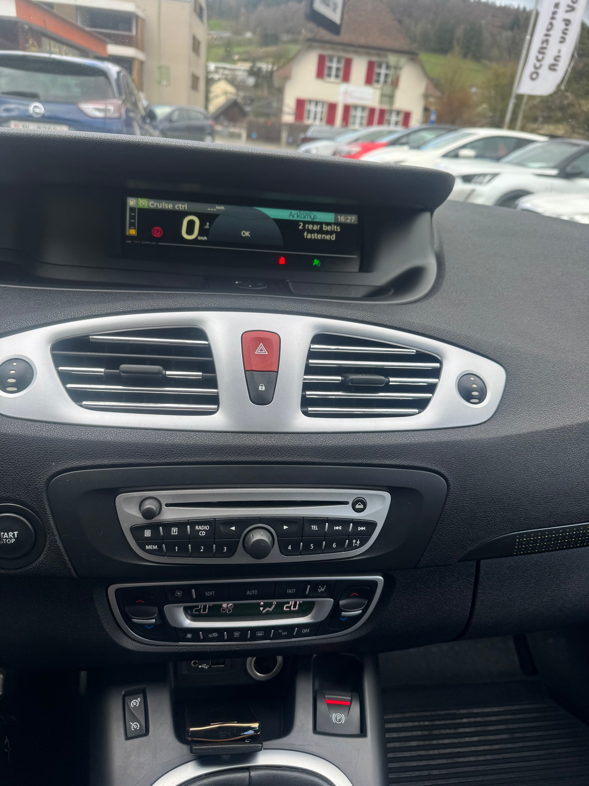 RENAULT Grand Scénic 1.9 dCi Dynamique-image-12