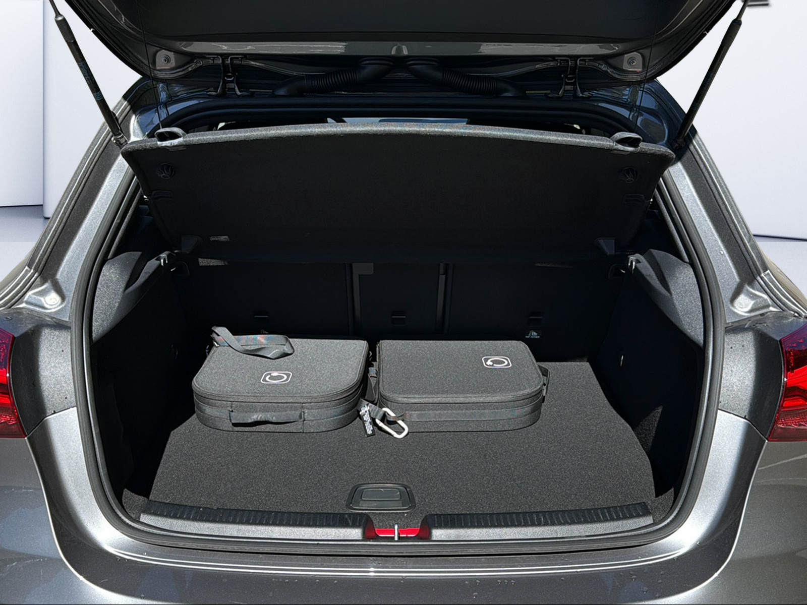 MERCEDES-BENZ A 250 e EQ Star 8G-DCT-image-8