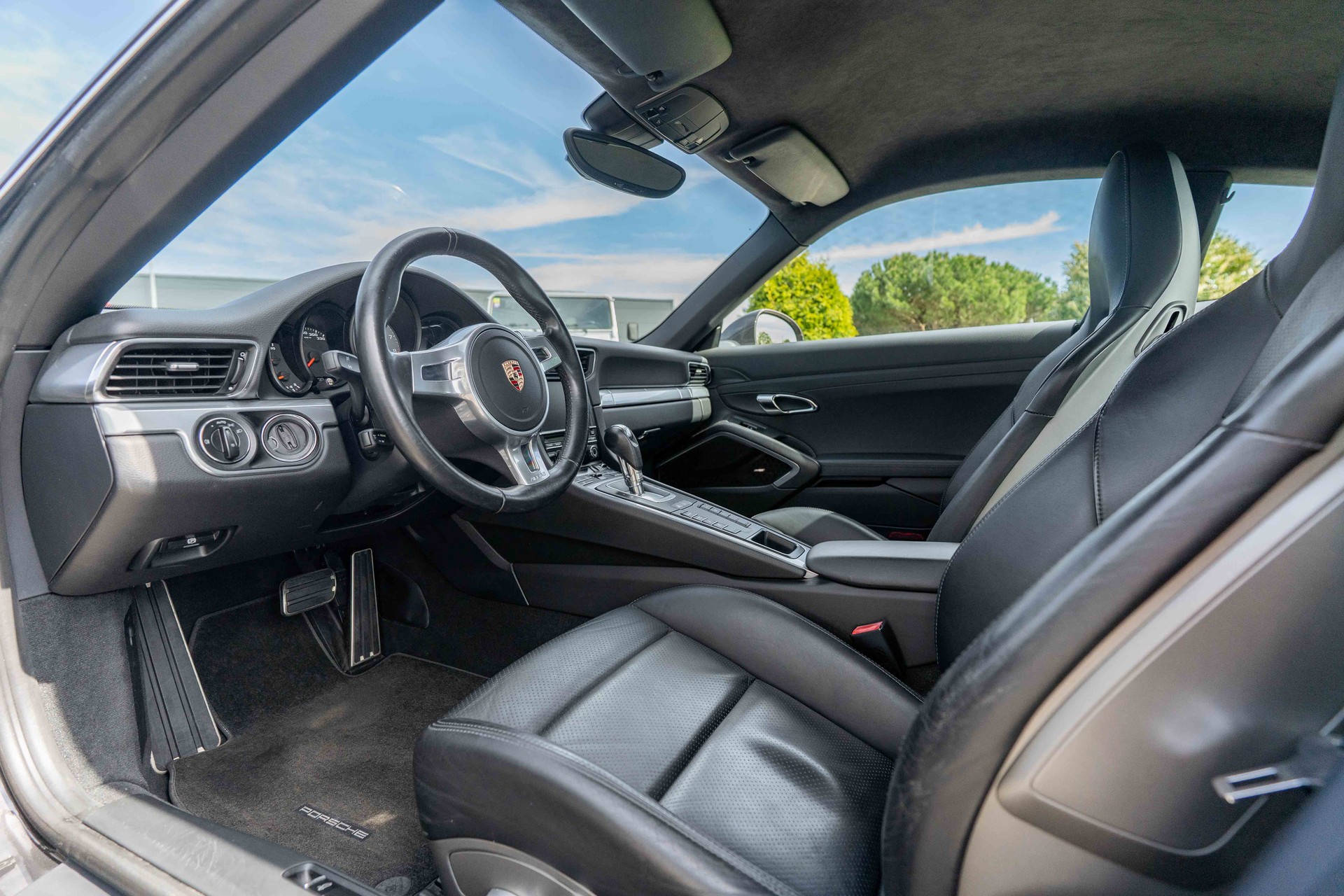 PORSCHE 911 Carrera S-image-9