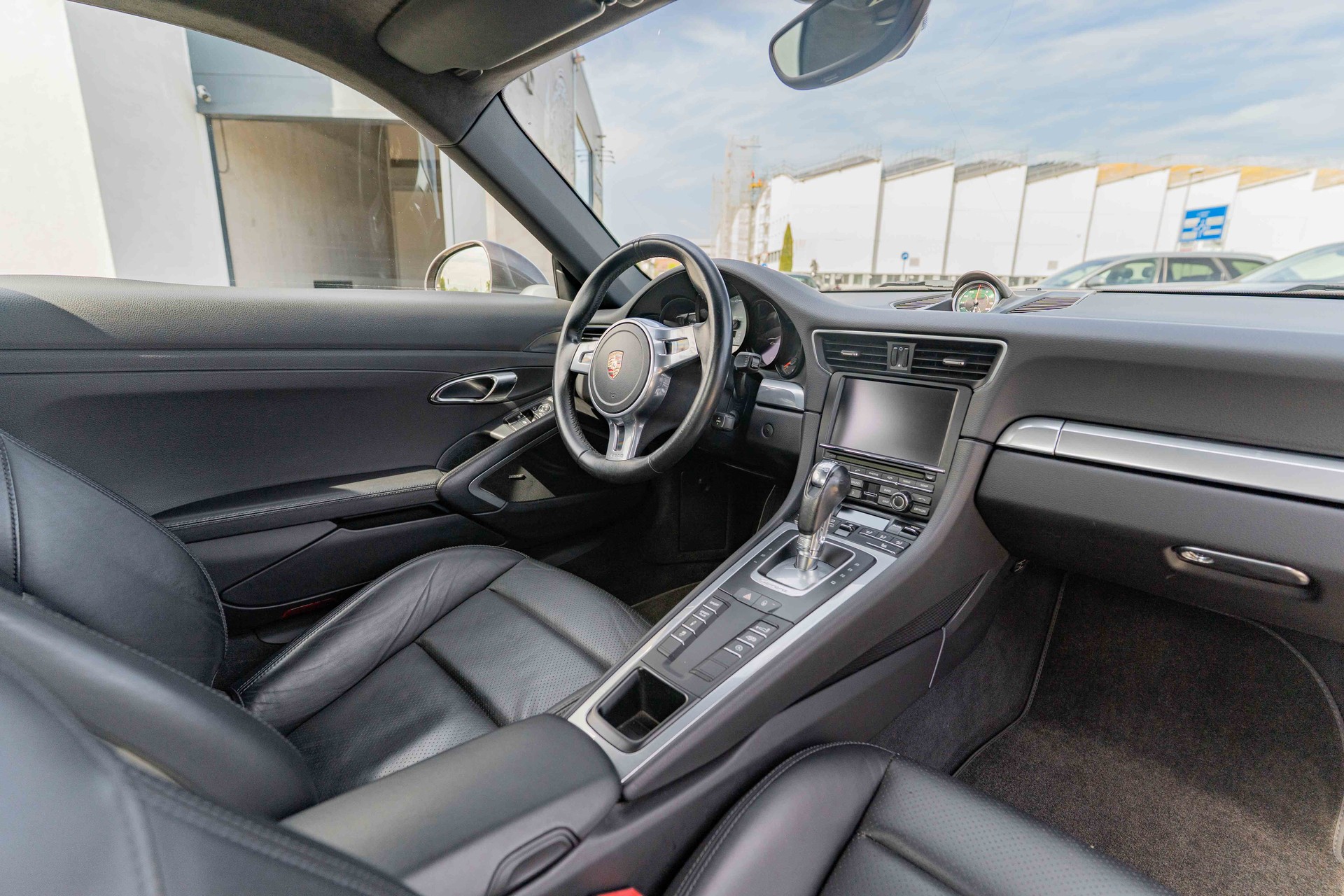 PORSCHE 911 Carrera S-image-7