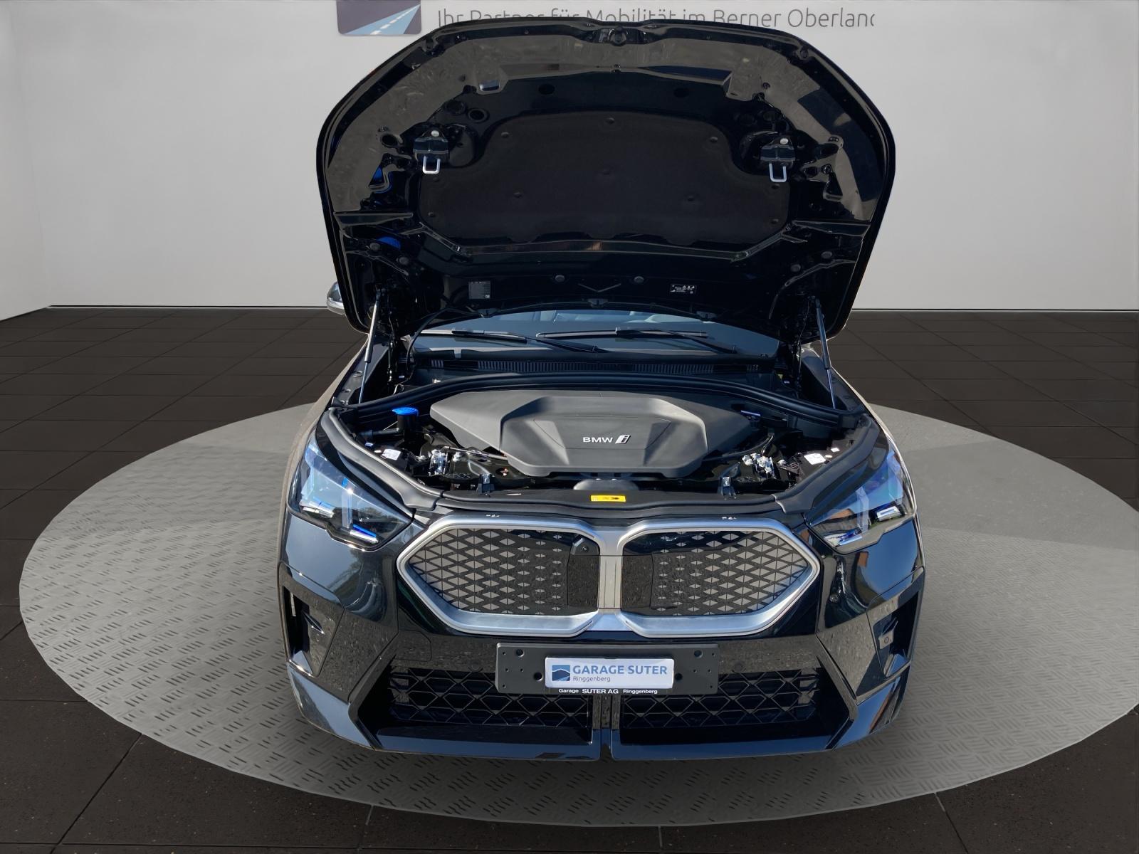 BMW iX2 30 xDrive-image-15