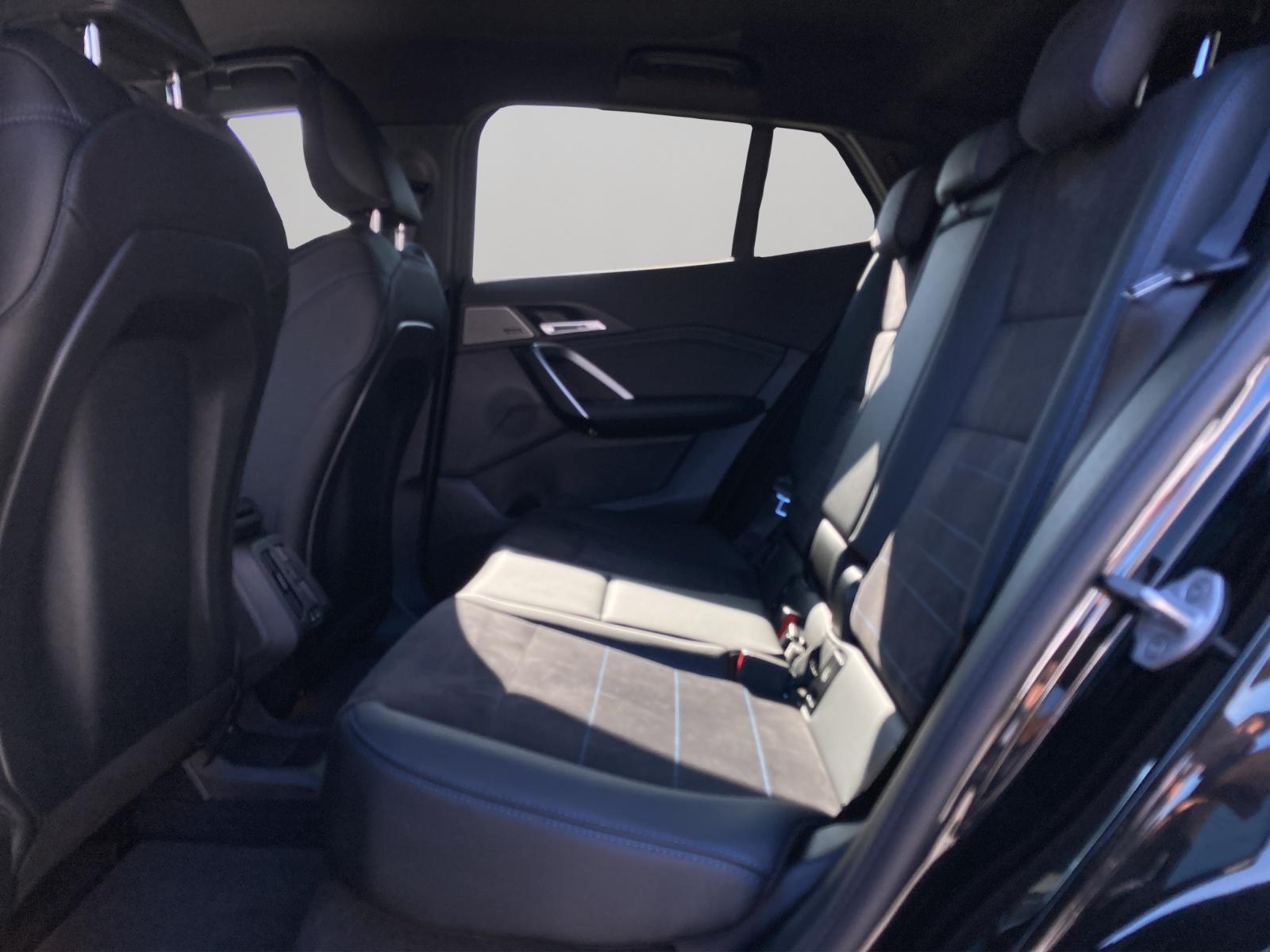 BMW iX2 30 xDrive-image-9