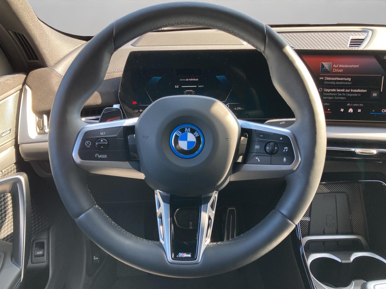 BMW iX2 30 xDrive-image-12