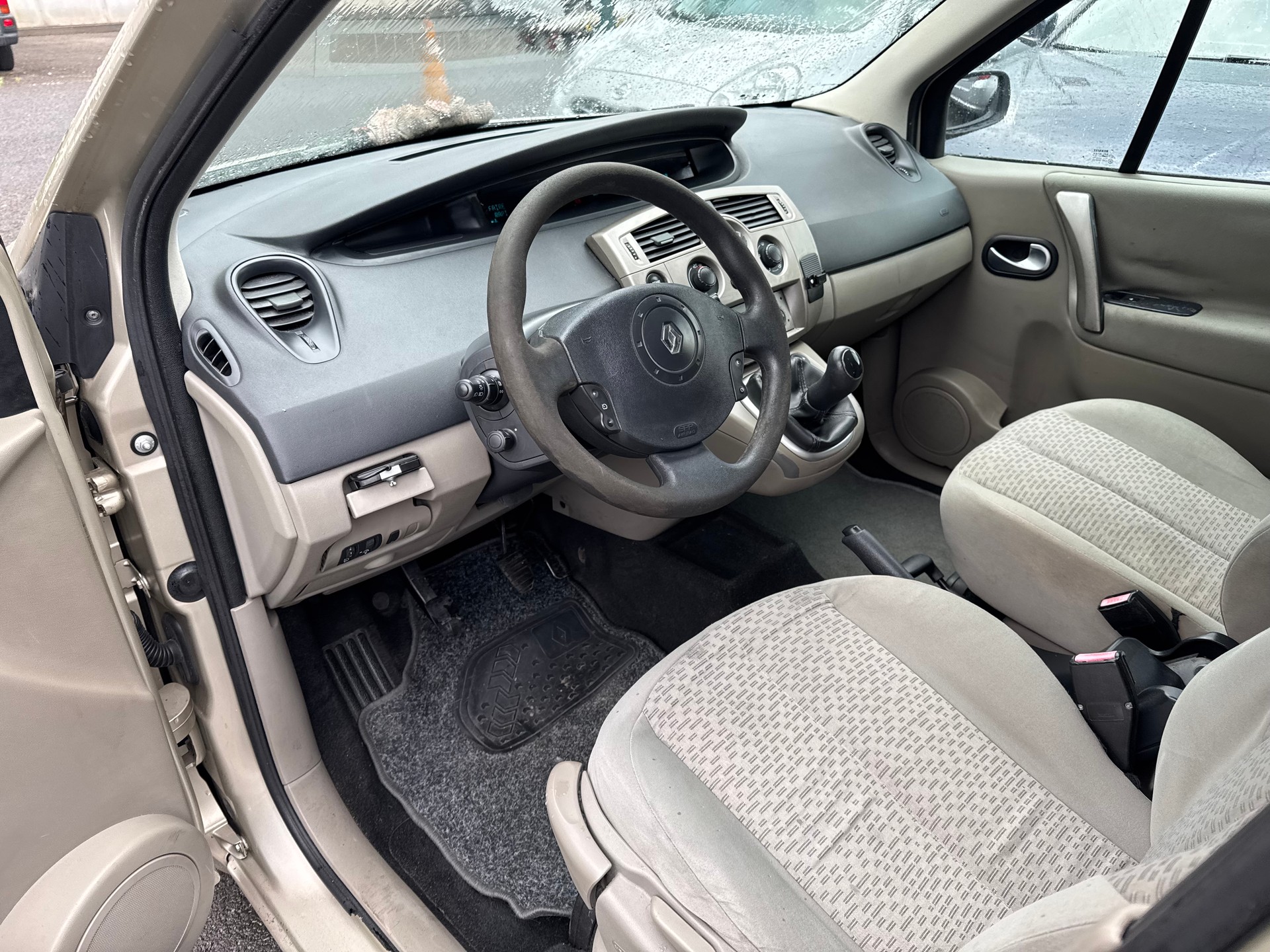 RENAULT Grand Scénic 1.6 16V Expression-image-6