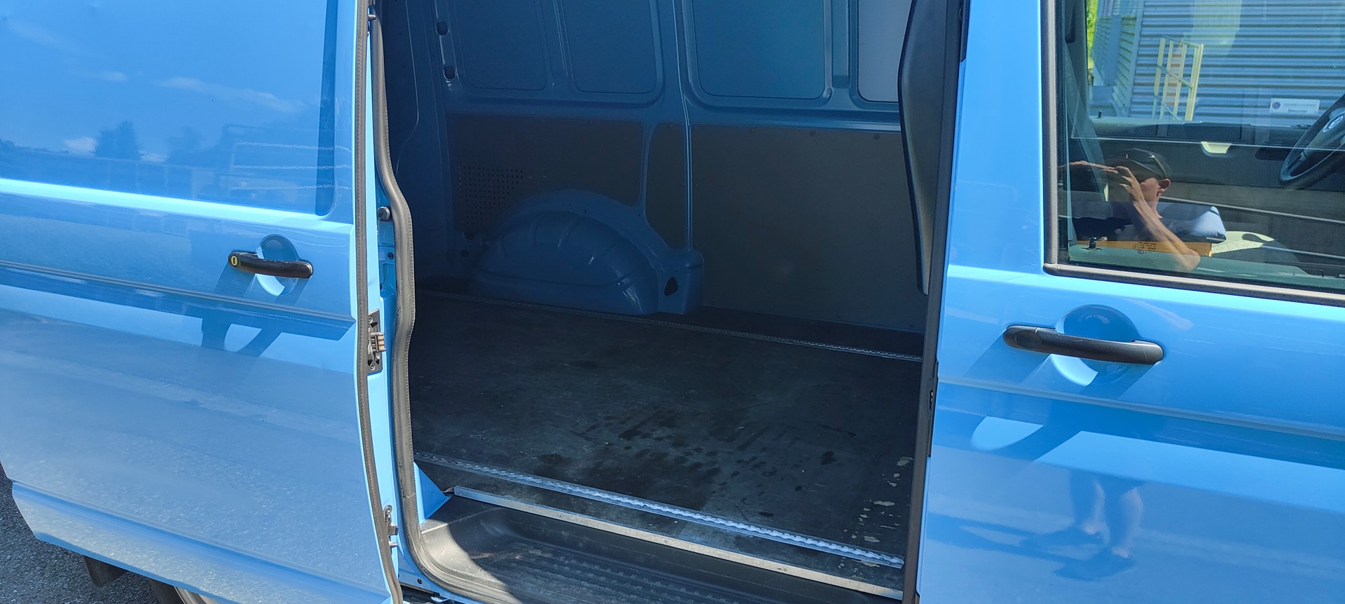 VW T5 2.0 TDI-image-12