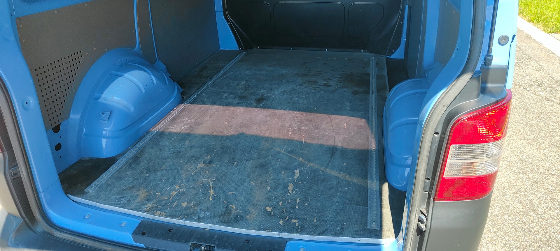 VW T5 2.0 TDI-image-10
