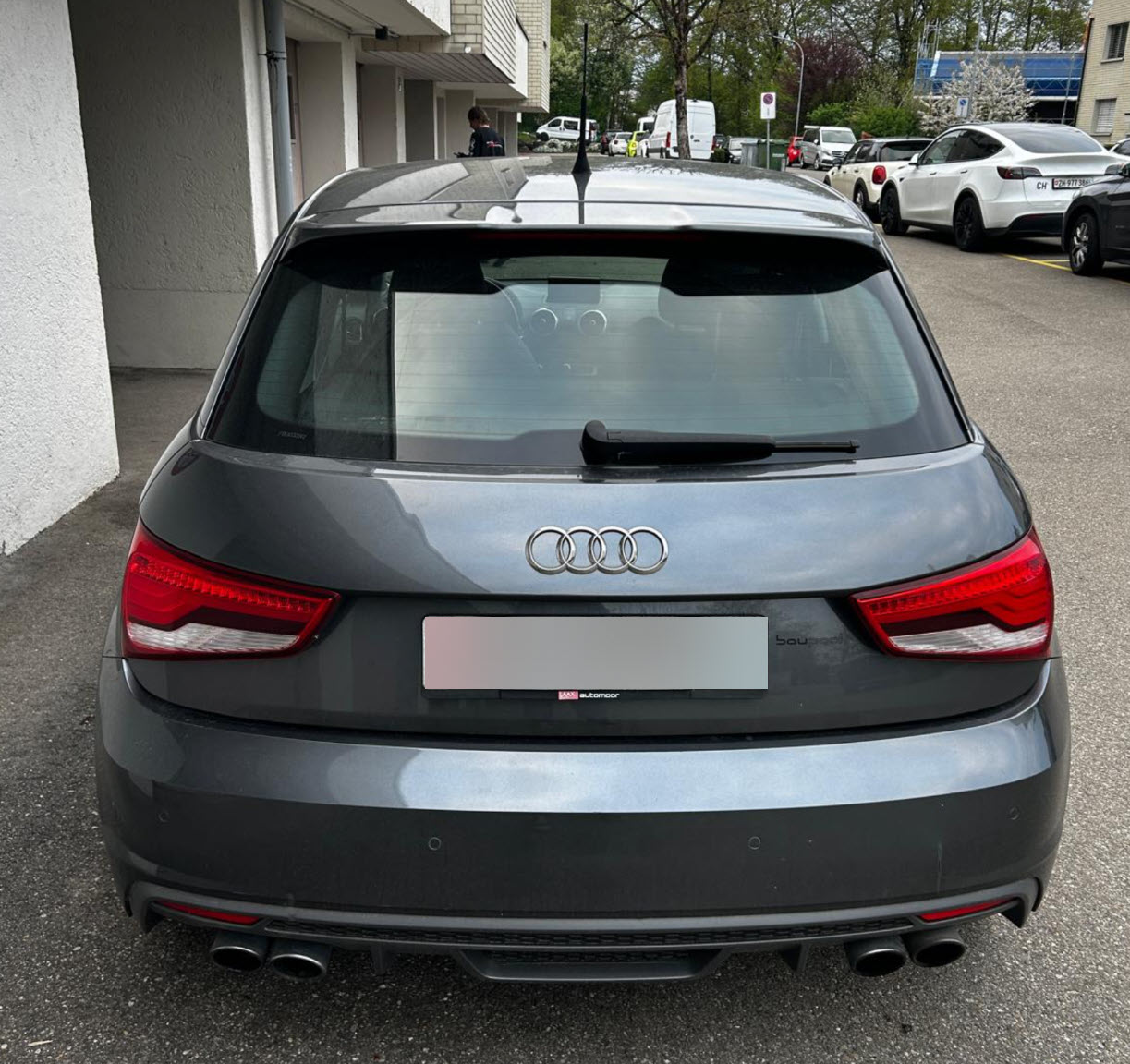 AUDI S1 2.0 TFSI quattro-image-1