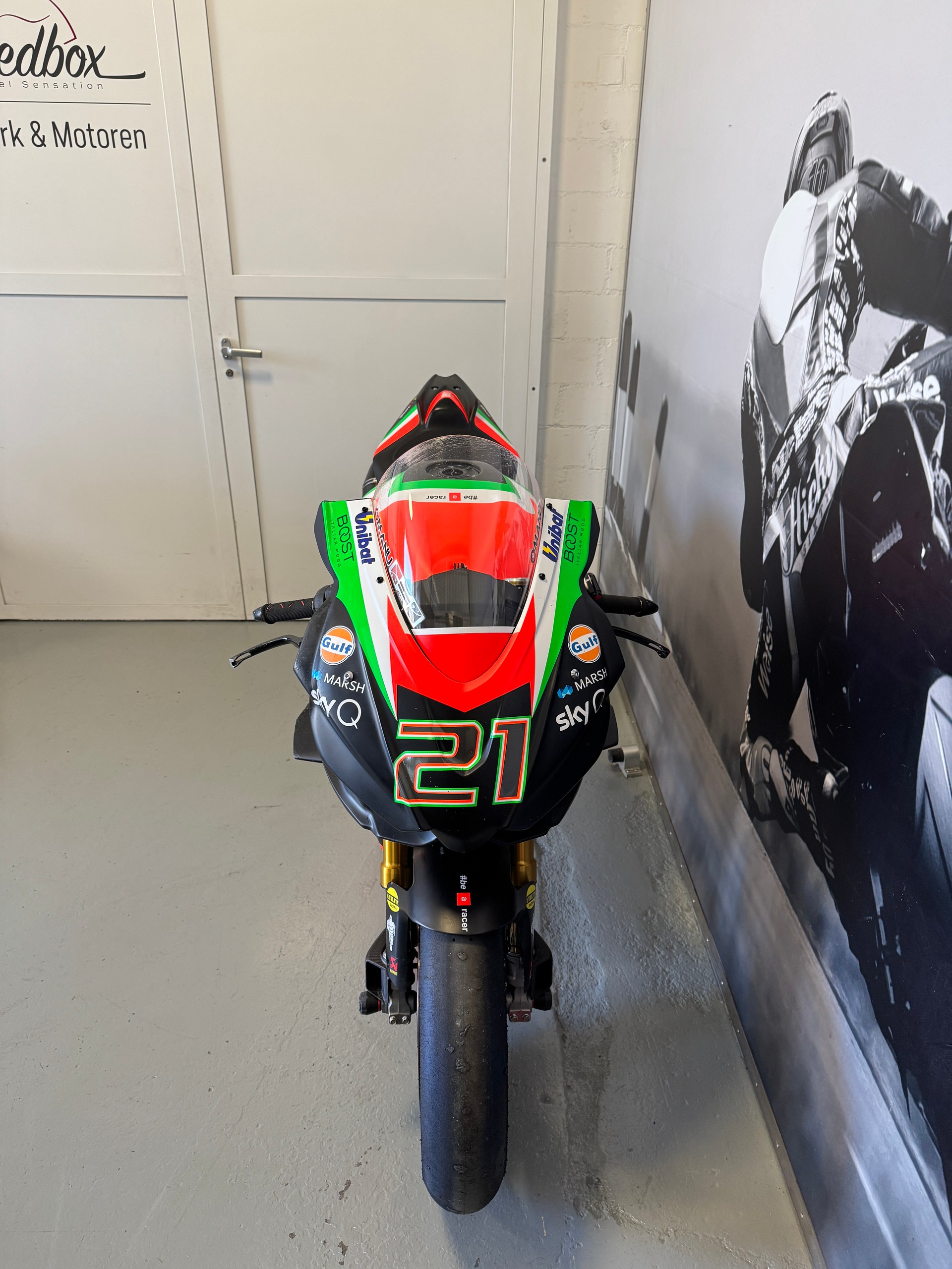 APRILIA RSV4 1100 Factory-image-7