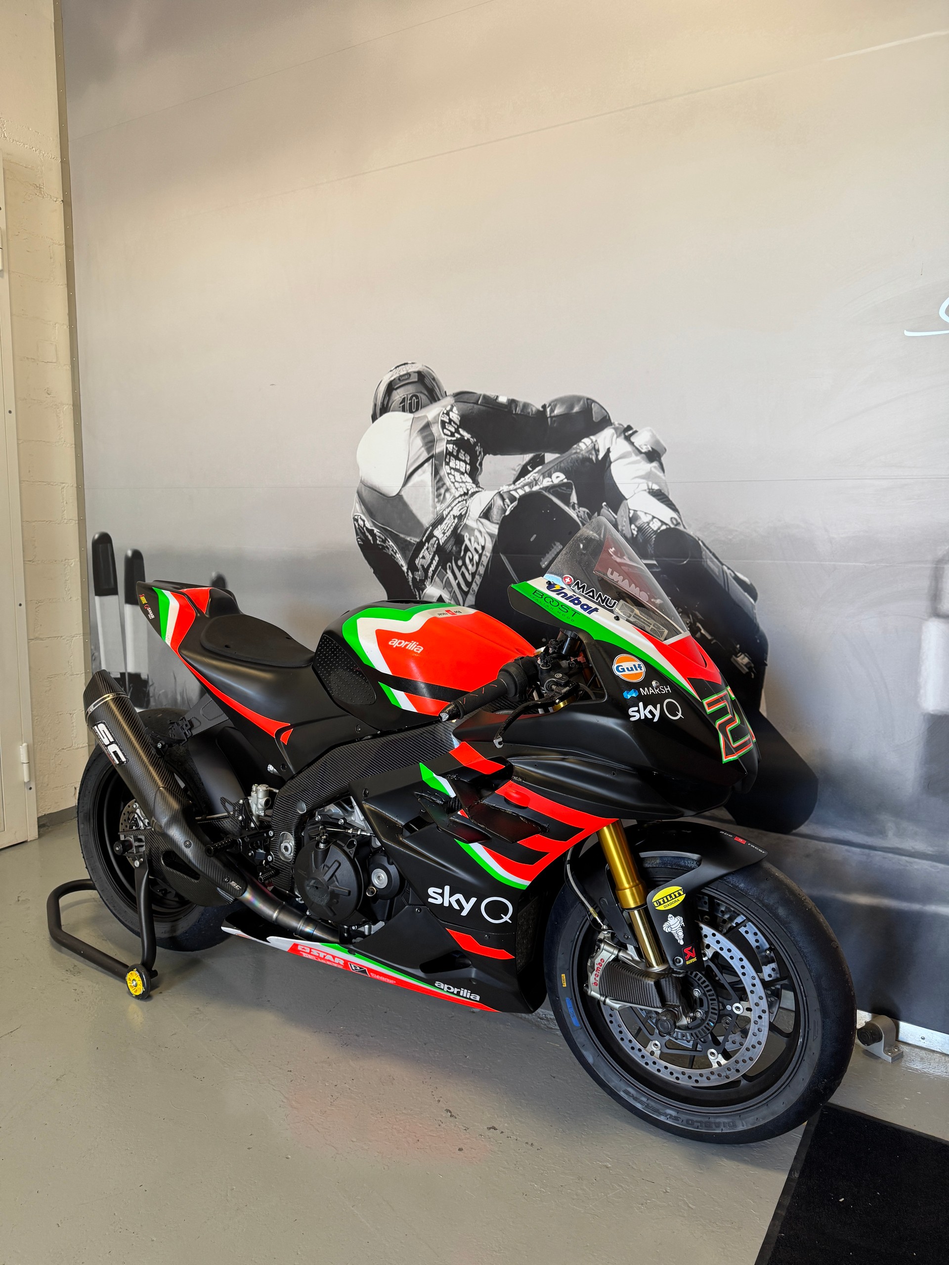 APRILIA RSV4 1100 Factory-image-2