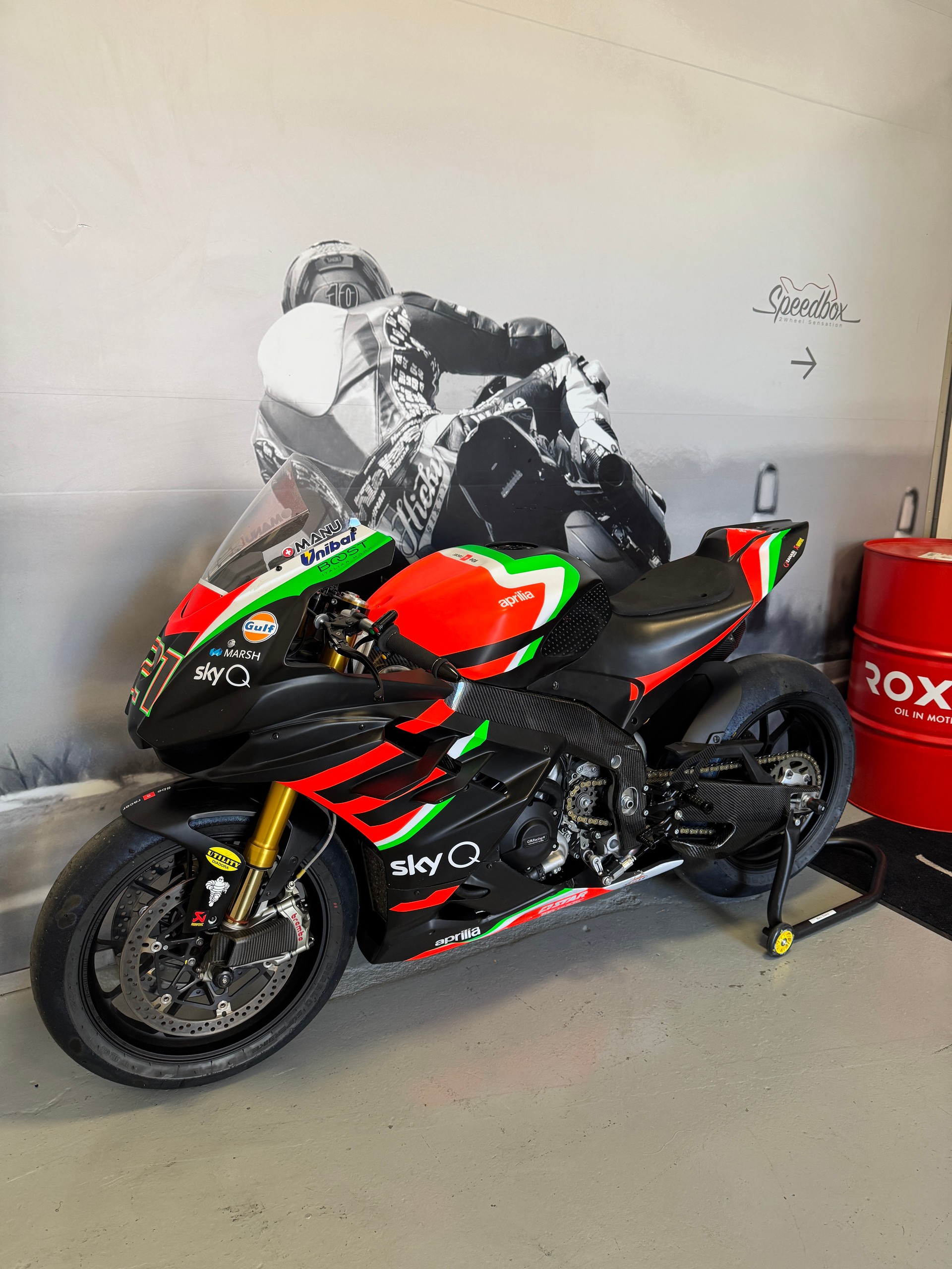 APRILIA RSV4 1100 Factory-image-3