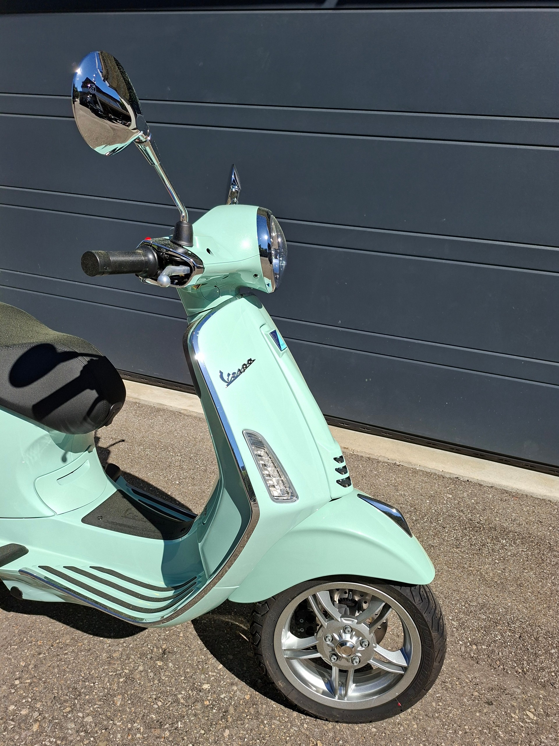 PIAGGIO Vespa Primavera-showroom-element-1