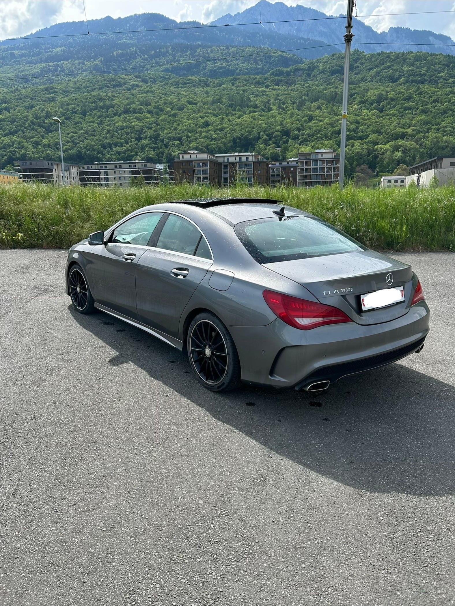 MERCEDES-BENZ CLA 180 AMG Line-image-2