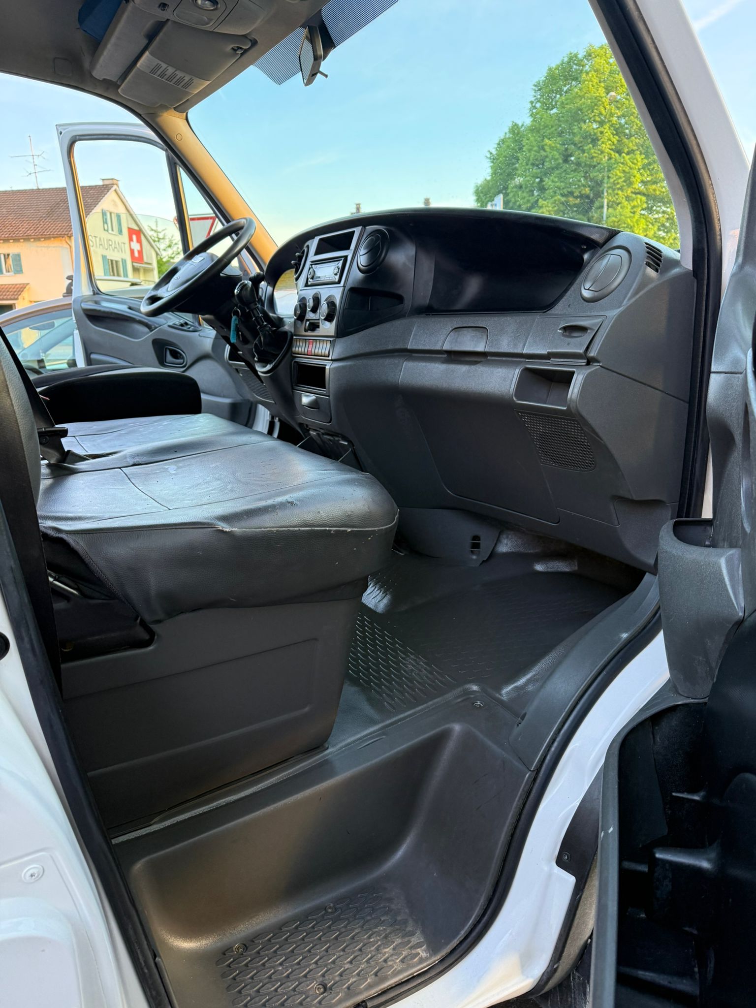 IVECO 35 C 17-image-9