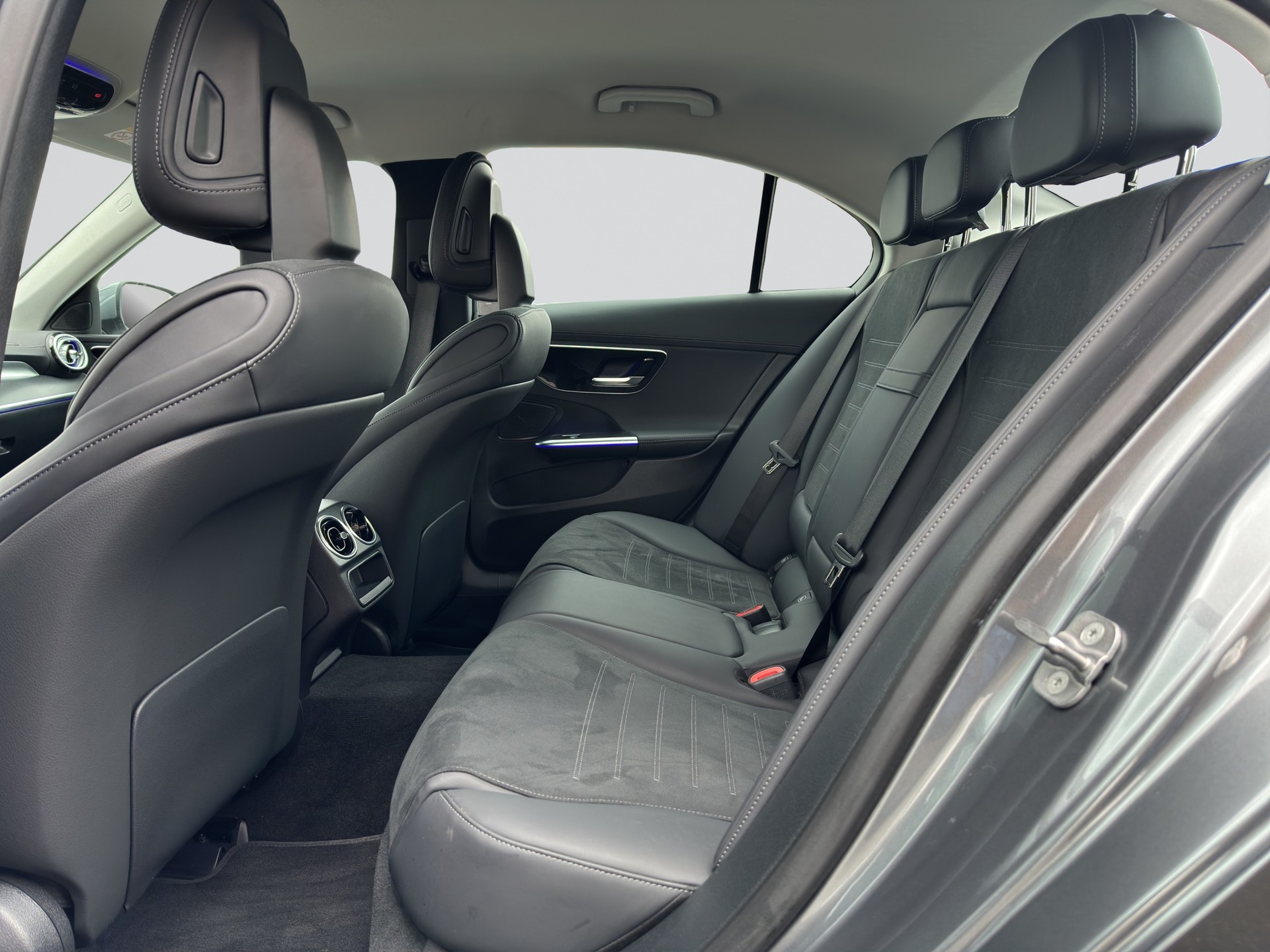 MERCEDES-BENZ C 180 AMG 9G-Tronic-image-7