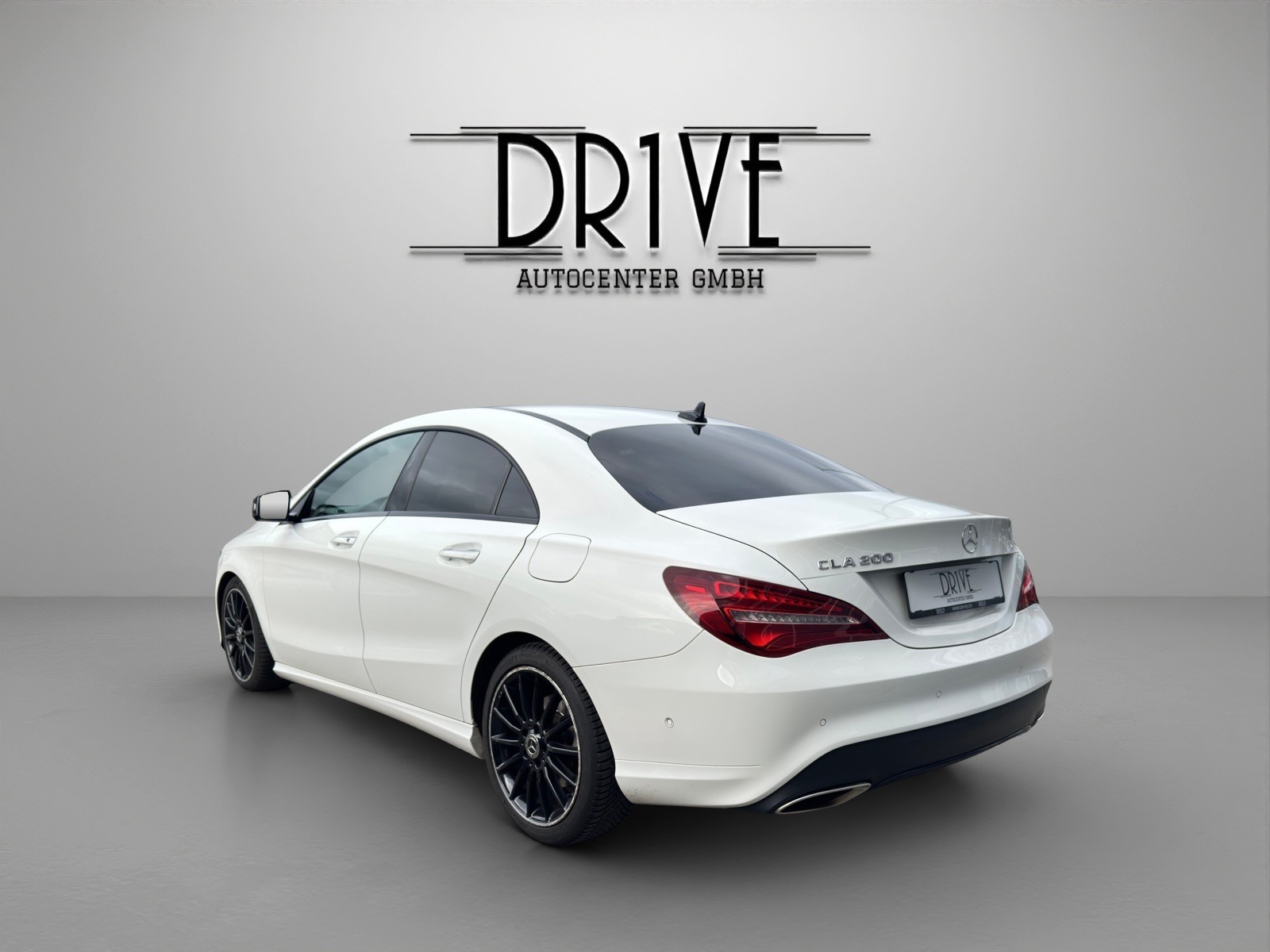 MERCEDES-BENZ CLA 200 Night Star 7G-DCT-image-6