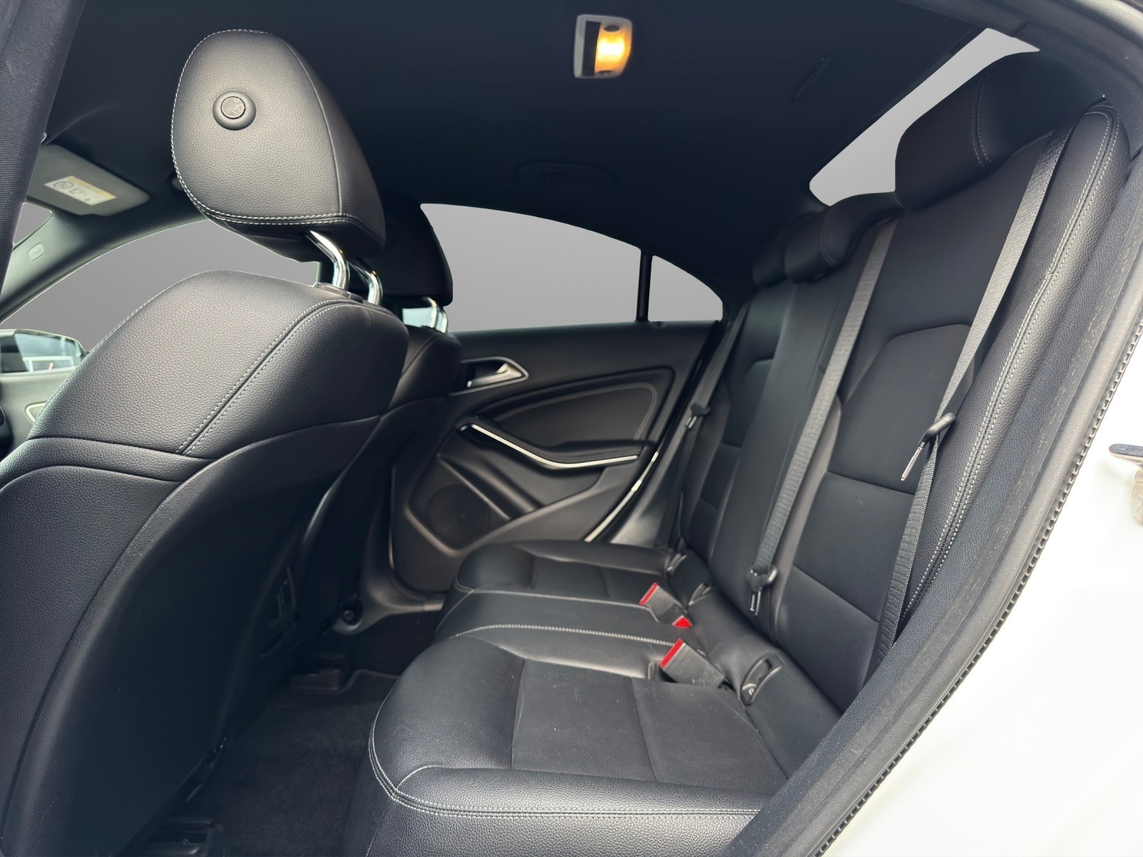 MERCEDES-BENZ CLA 200 Night Star 7G-DCT-image-10
