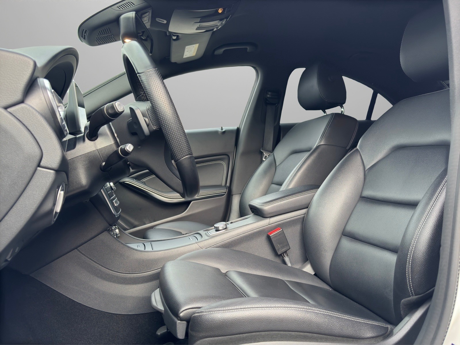 MERCEDES-BENZ CLA 200 Night Star 7G-DCT-image-7
