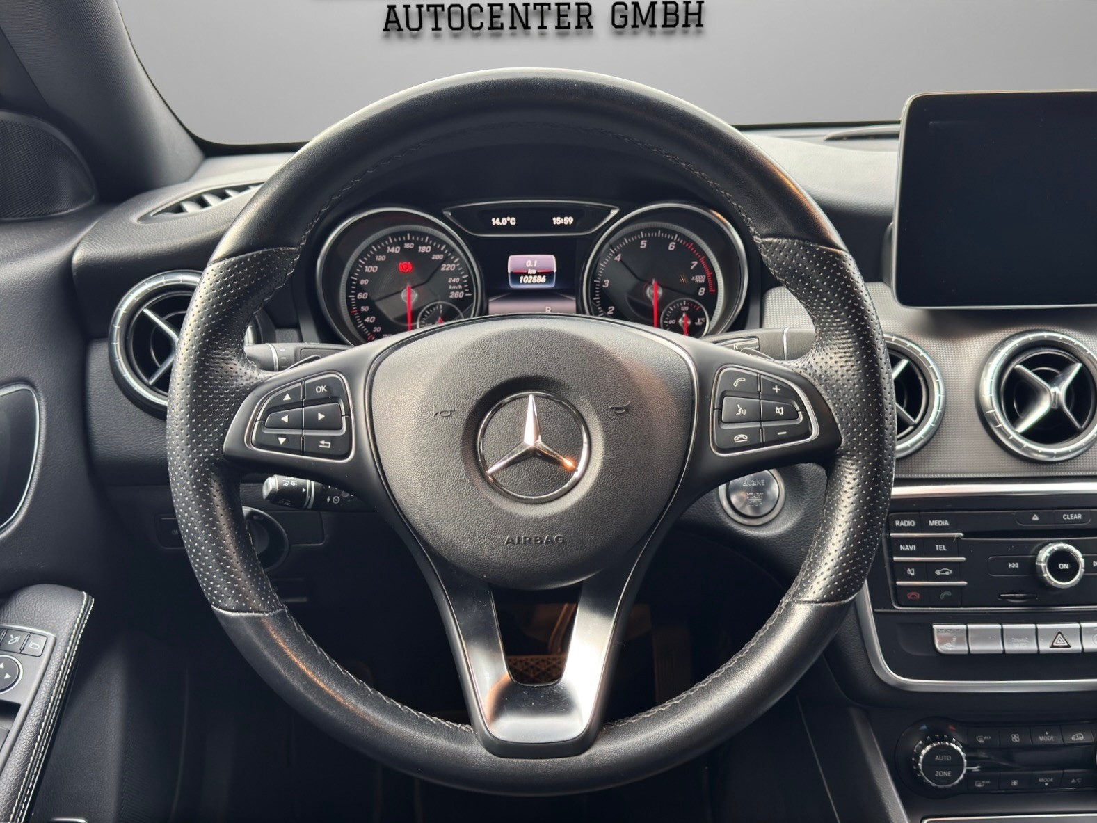 MERCEDES-BENZ CLA 200 Night Star 7G-DCT-image-9