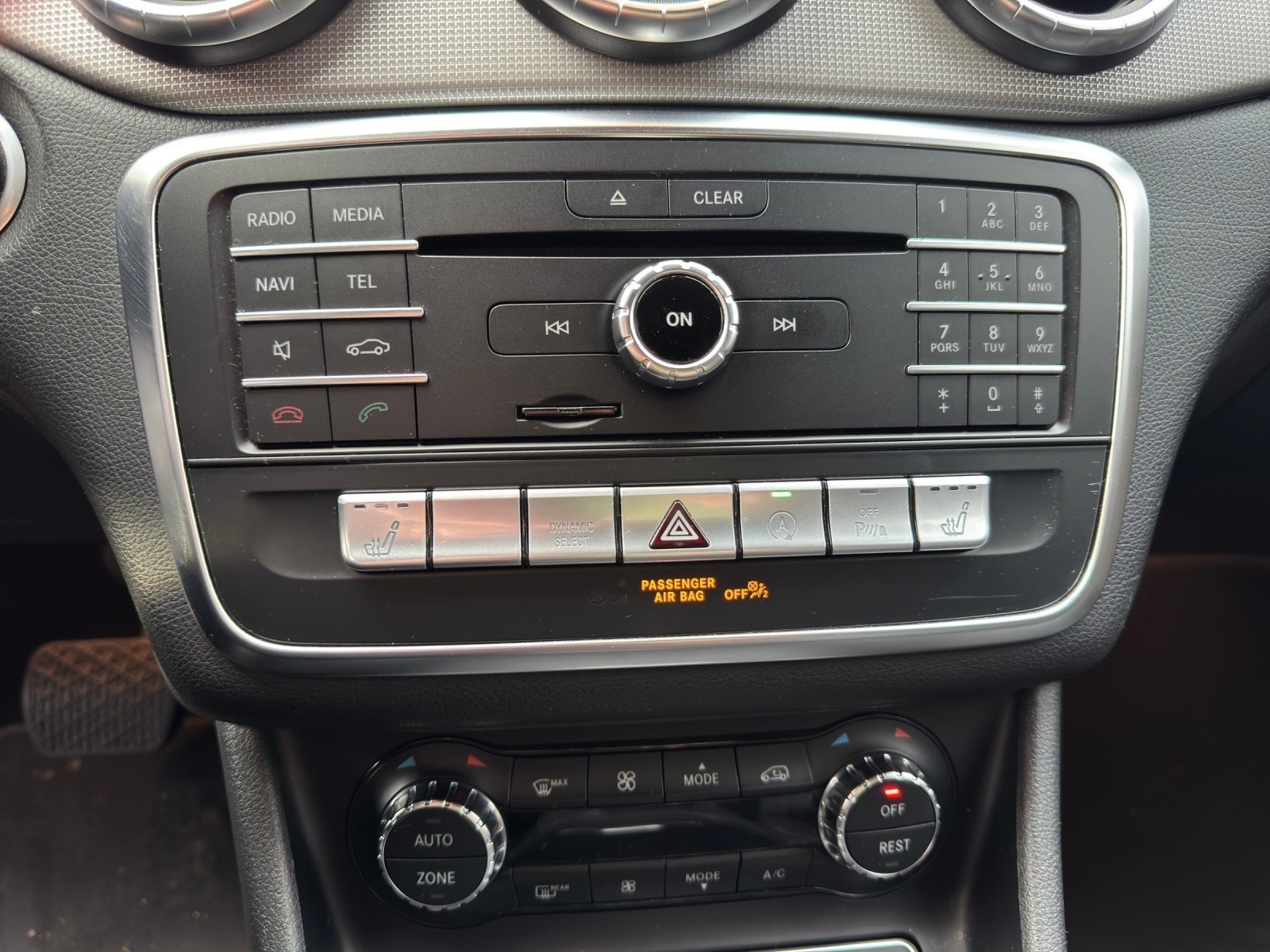 MERCEDES-BENZ CLA 200 Night Star 7G-DCT-image-15