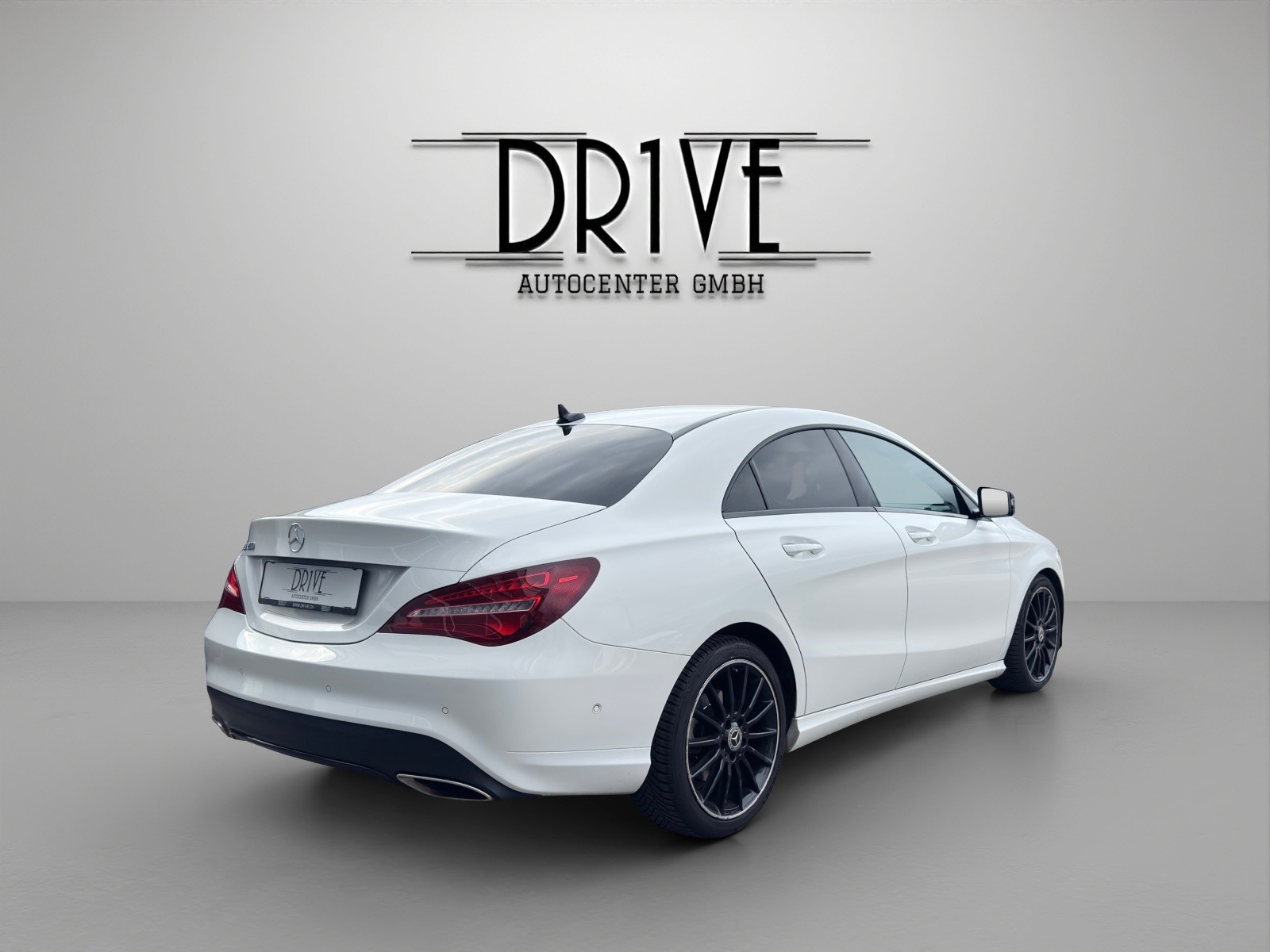MERCEDES-BENZ CLA 200 Night Star 7G-DCT-image-4