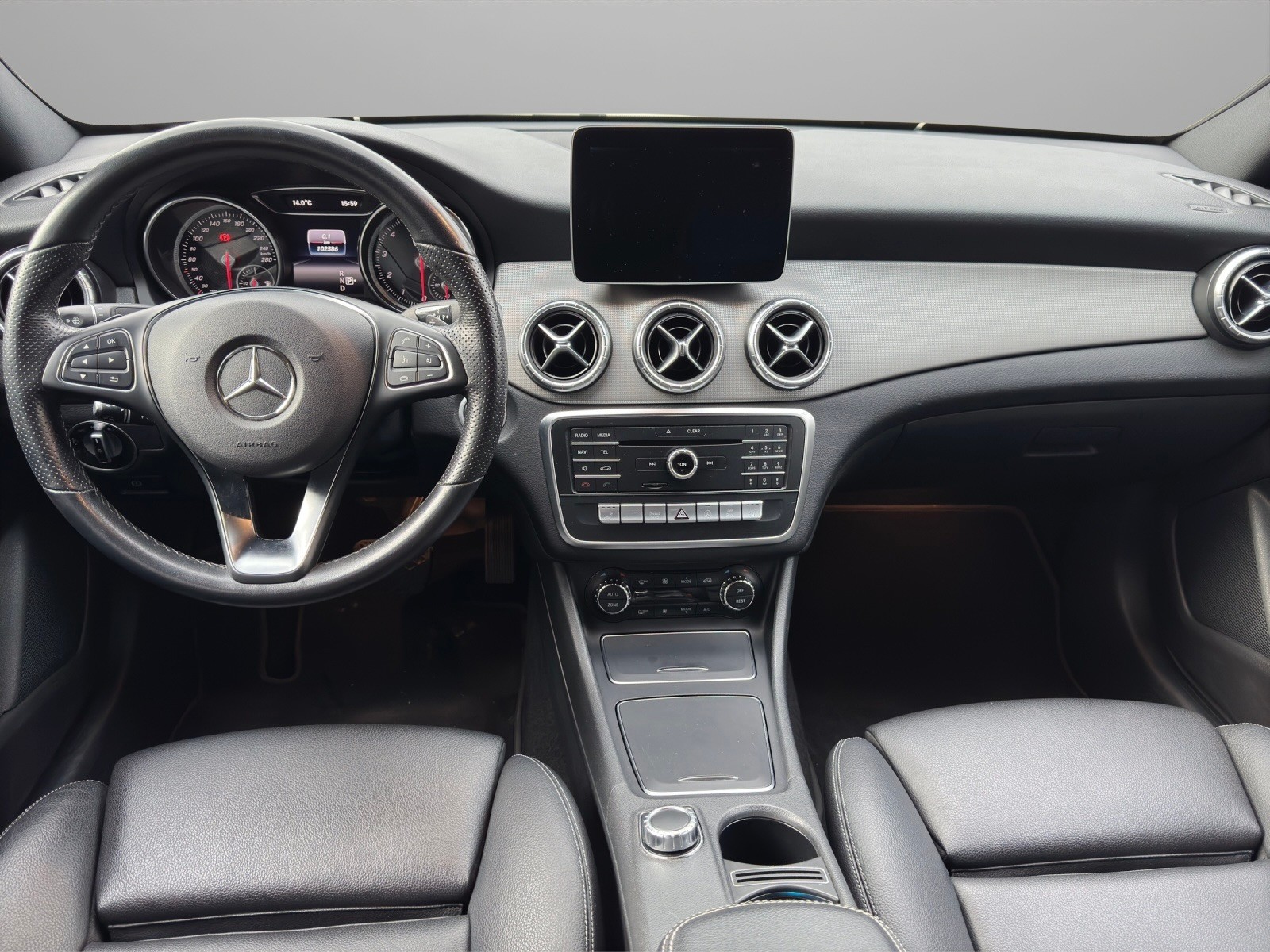 MERCEDES-BENZ CLA 200 Night Star 7G-DCT-image-8