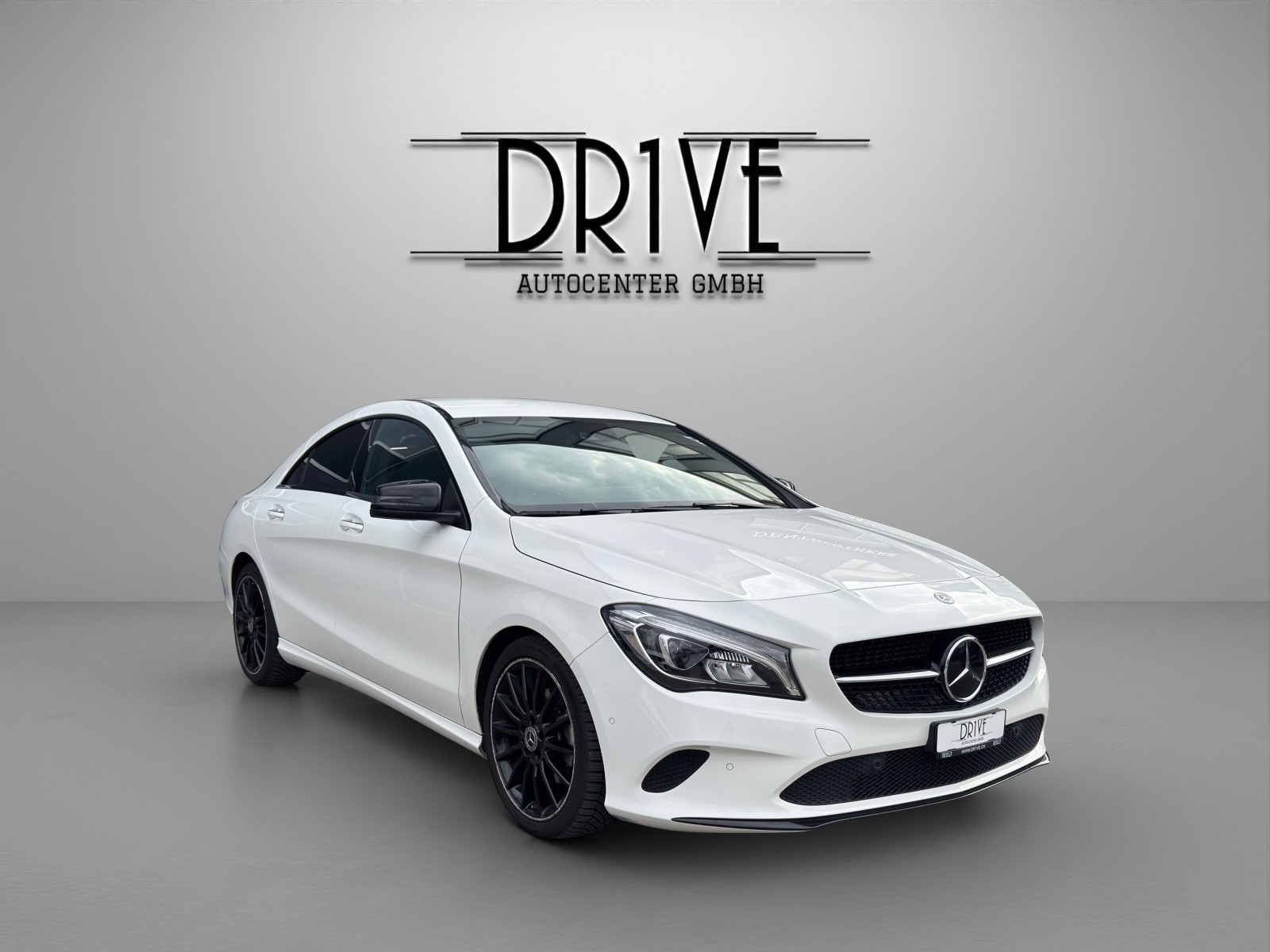 MERCEDES-BENZ CLA 200 Night Star 7G-DCT-image-2