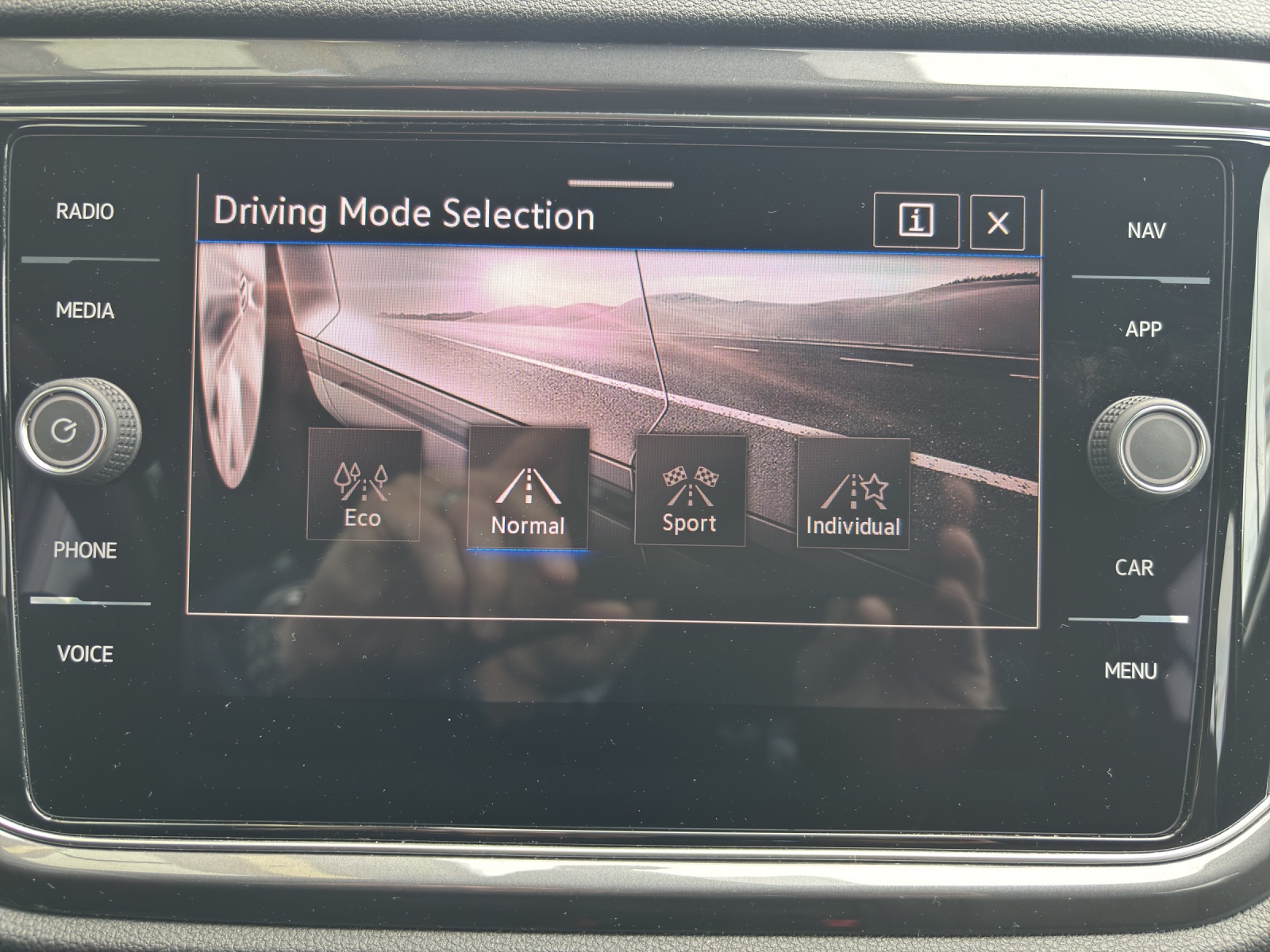 VW T-Roc 1.5 TSI Sport DSG mit AHK & Rückfahrkamera-image-26
