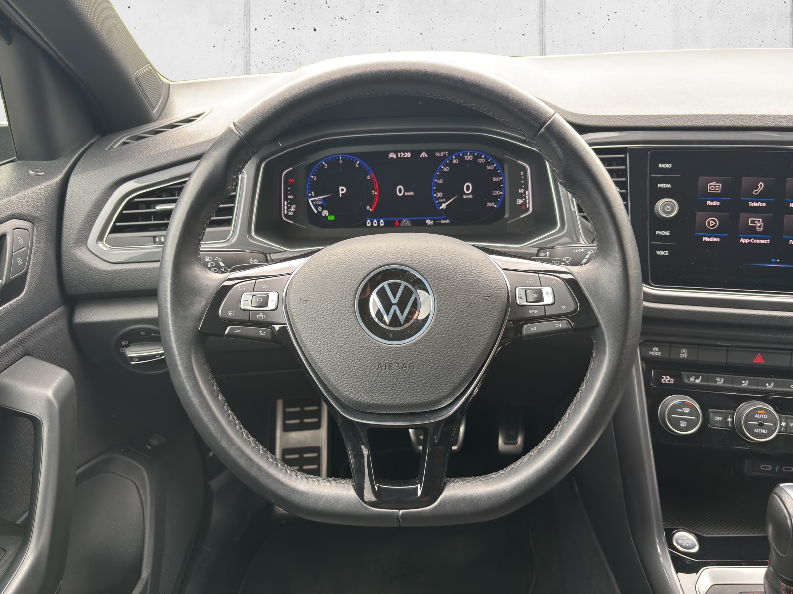 VW T-Roc 1.5 TSI Sport DSG mit AHK & Rückfahrkamera-image-13
