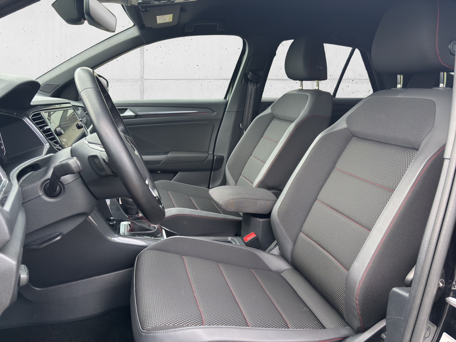 VW T-Roc 1.5 TSI Sport DSG mit AHK & Rückfahrkamera-image-27