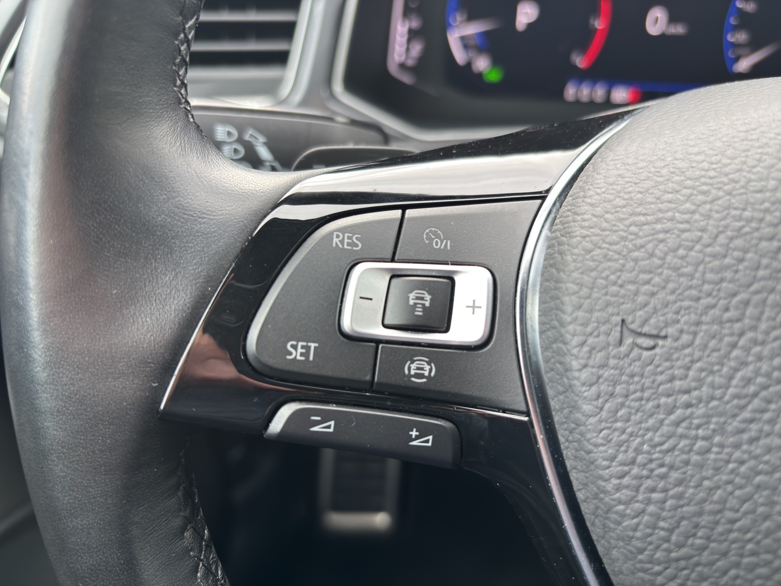 VW T-Roc 1.5 TSI Sport DSG mit AHK & Rückfahrkamera-image-14