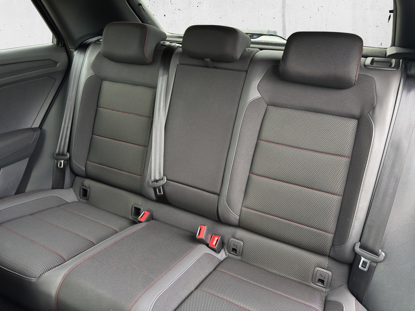 VW T-Roc 1.5 TSI Sport DSG mit AHK & Rückfahrkamera-image-28