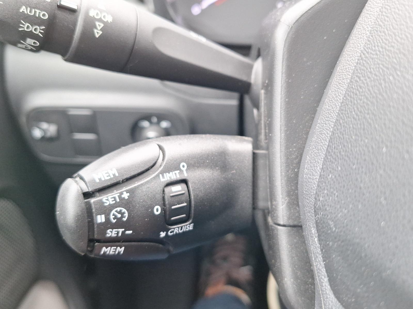 CITROEN C3 1.2 PureTech Shine-image-18