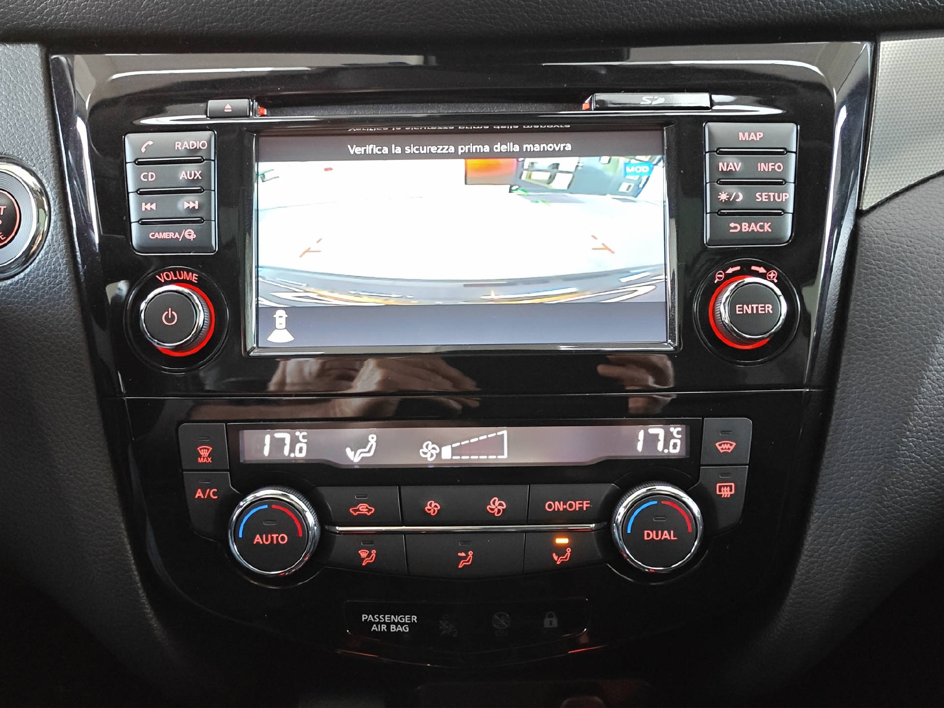NISSAN Qashqai 1.6 dCi Tekna-image-14