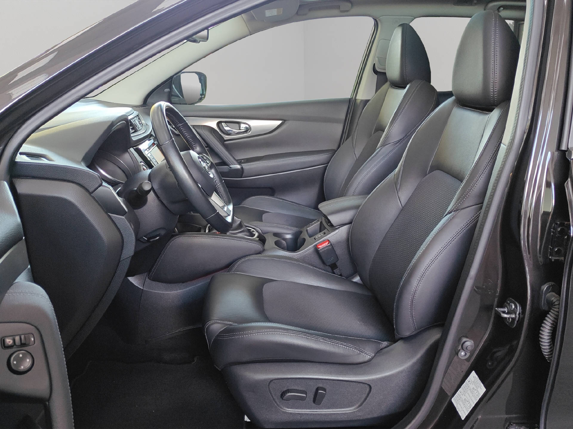 NISSAN Qashqai 1.6 dCi Tekna-image-8