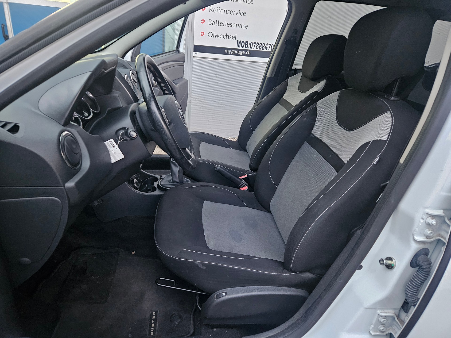 DACIA Duster 1.5 dCi Lauréate 4x4-image-6