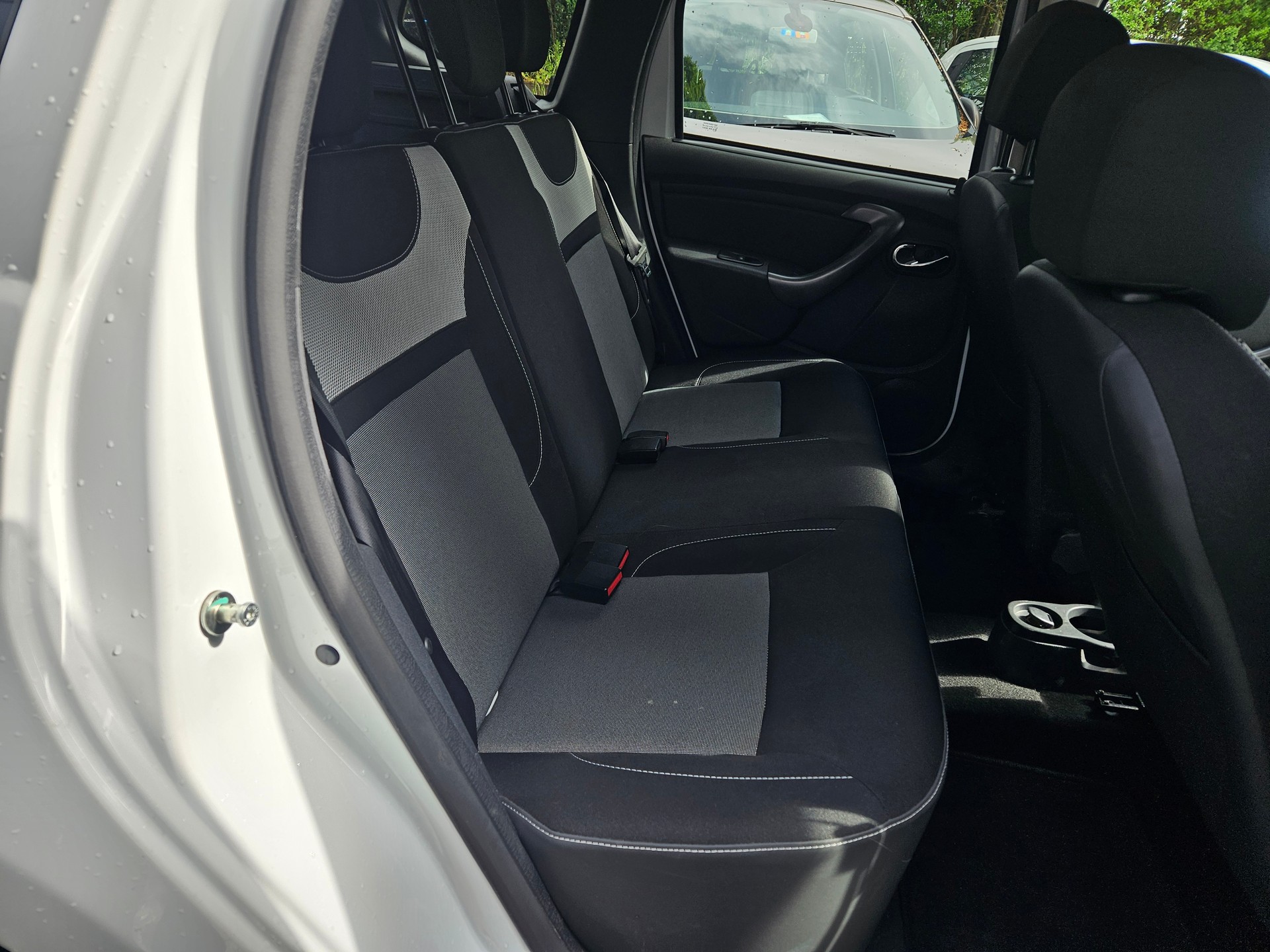 DACIA Duster 1.5 dCi Lauréate 4x4-image-12