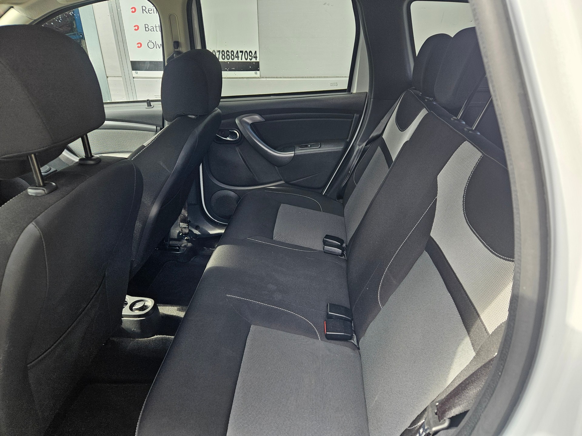 DACIA Duster 1.5 dCi Lauréate 4x4-image-10