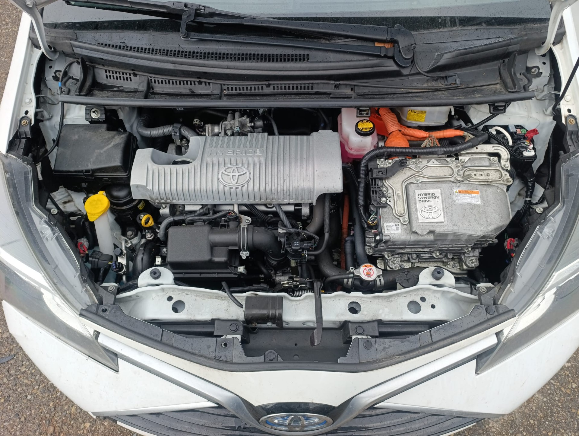 TOYOTA Yaris 1.5 VVT-i Hybrid Trend e-CVT-image-9