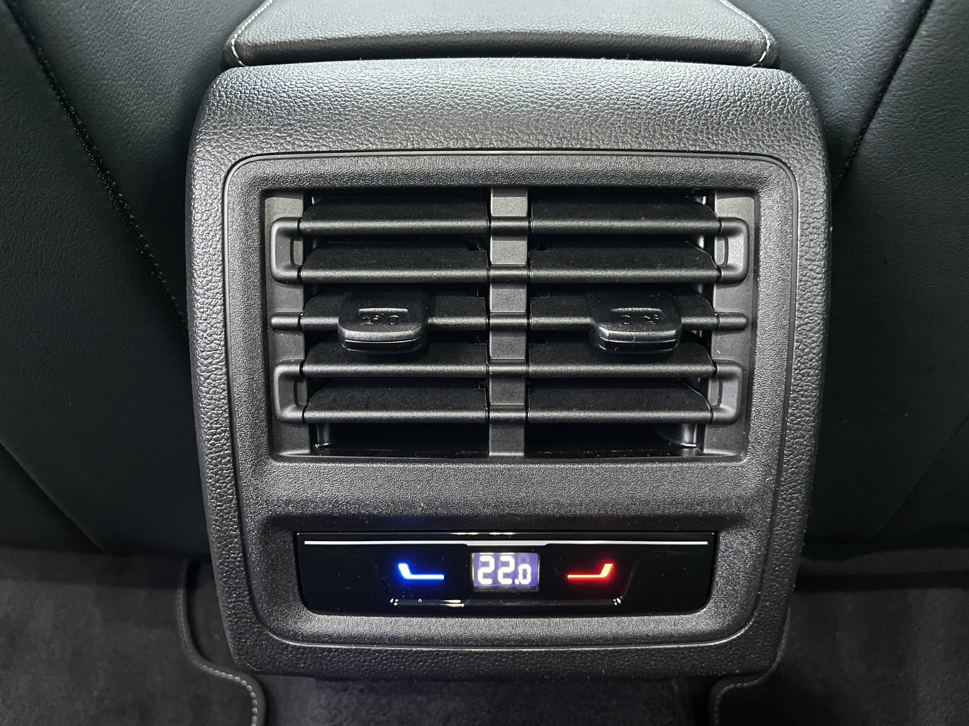 VW Golf VIII 1.5 eTSI UNITED Life DSG-image-16