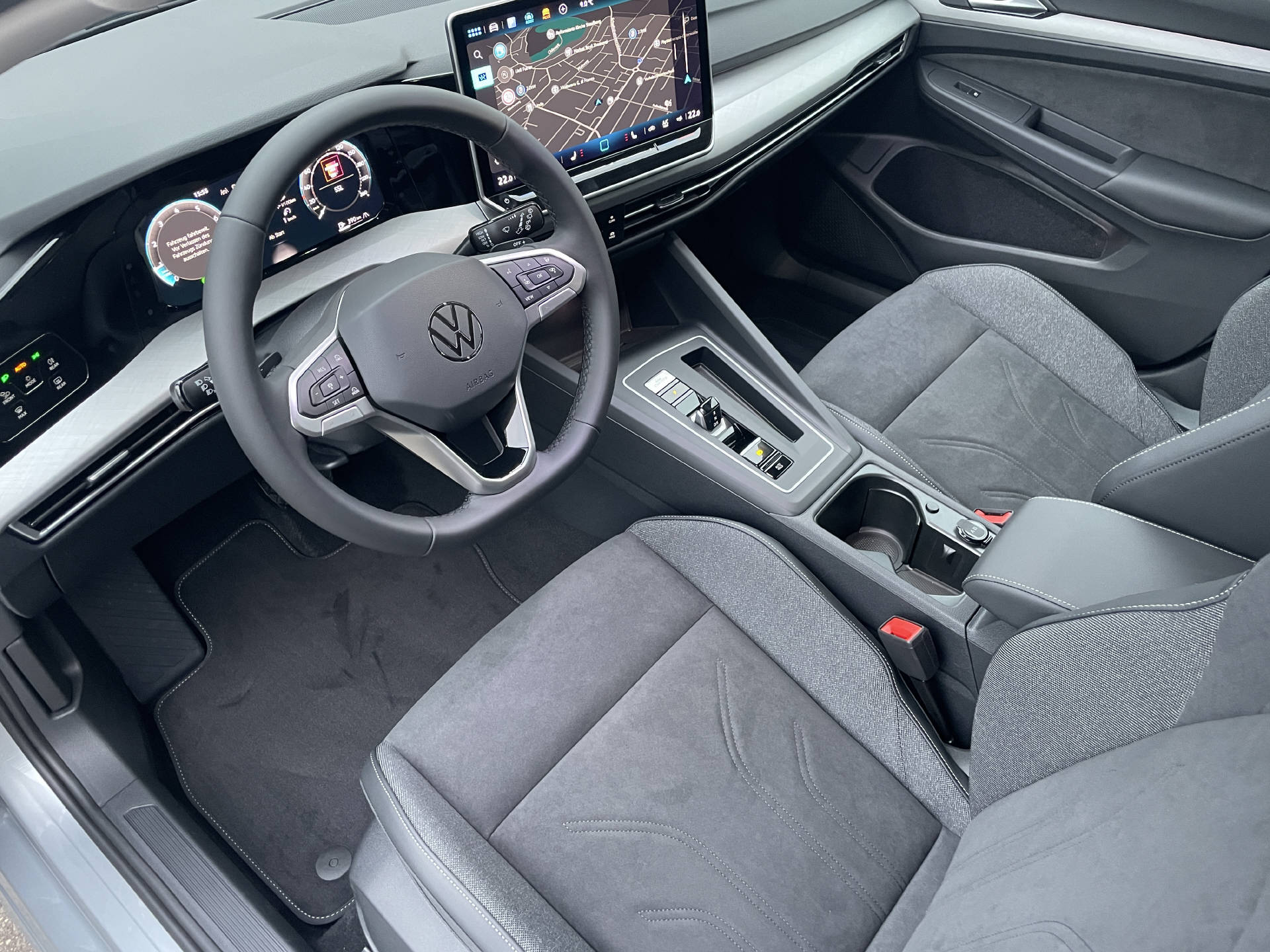VW Golf VIII 1.5 eTSI UNITED Life DSG-image-5