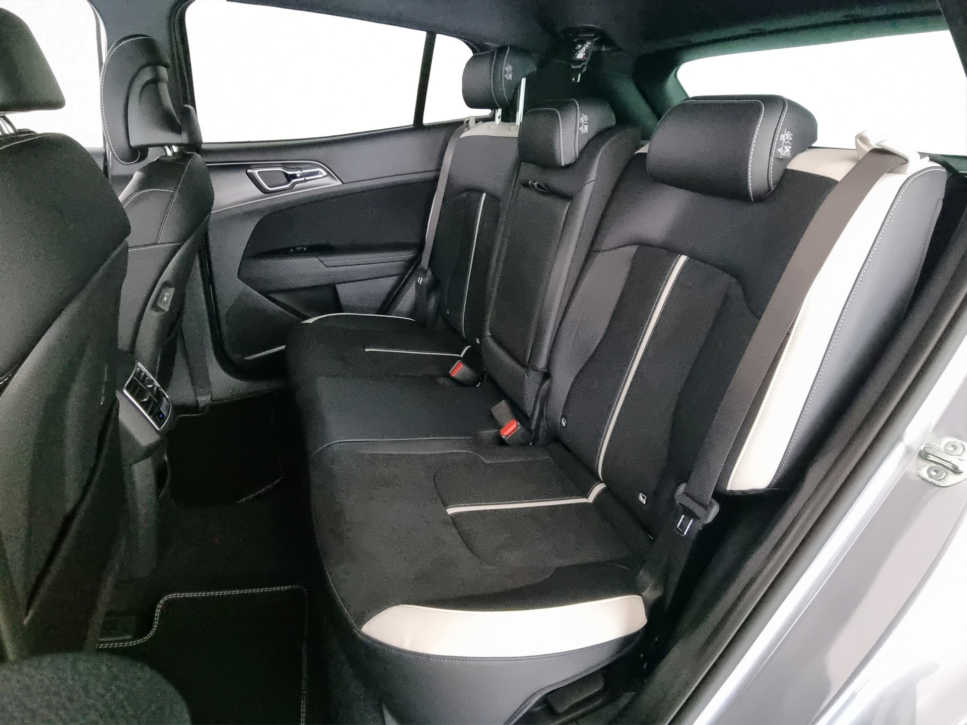 KIA Sportage 1.6 T-GDi PHEV AWD GT-Line-image-6