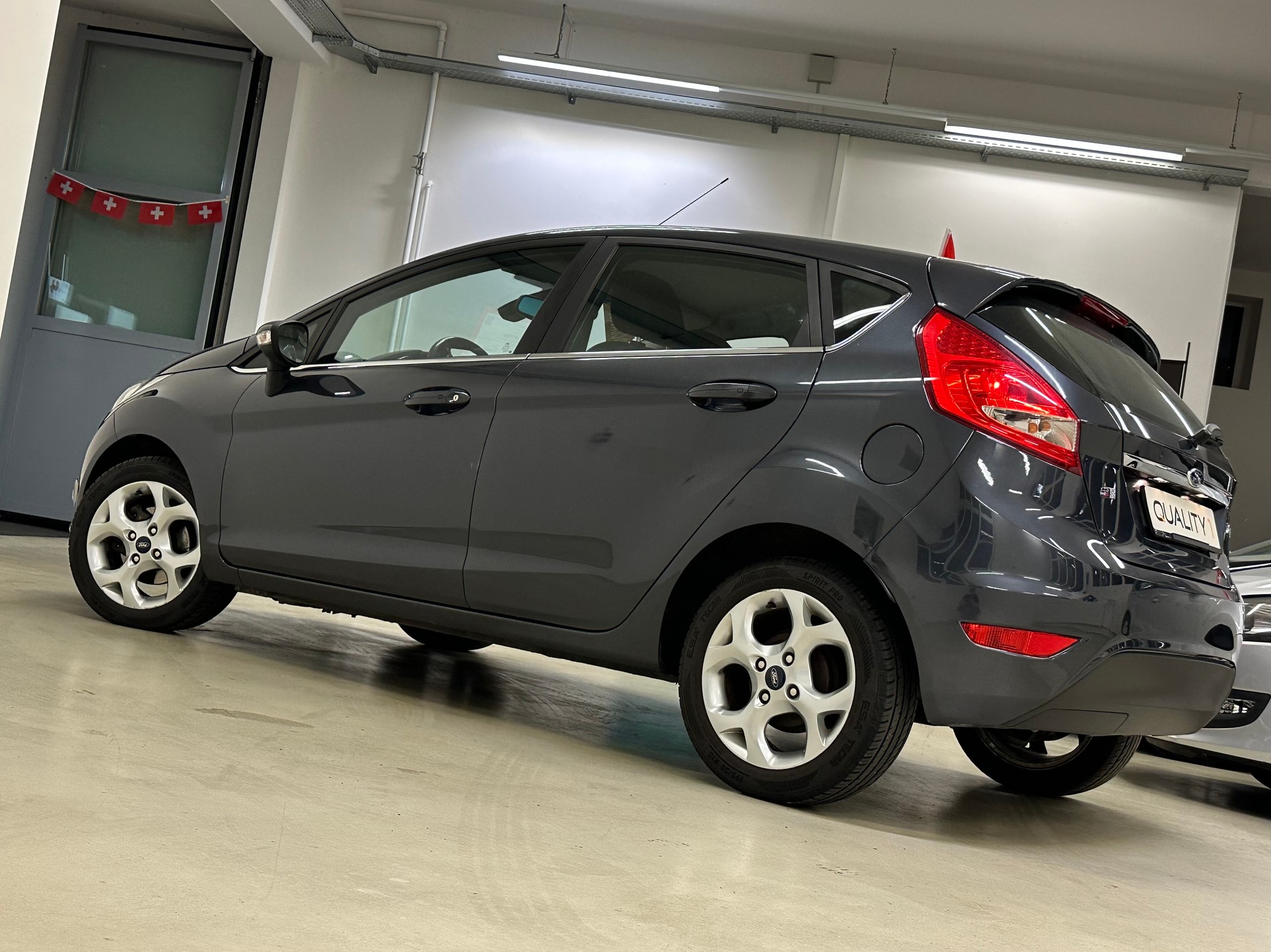 FORD Fiesta 1.4 16V Titanium-image-7