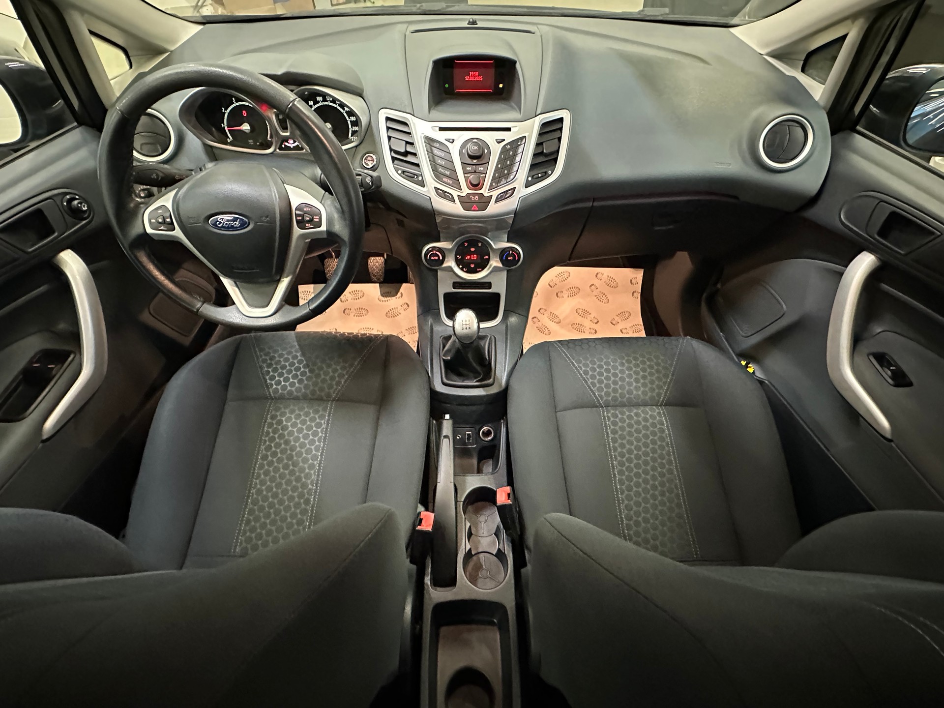 FORD Fiesta 1.4 16V Titanium-image-19