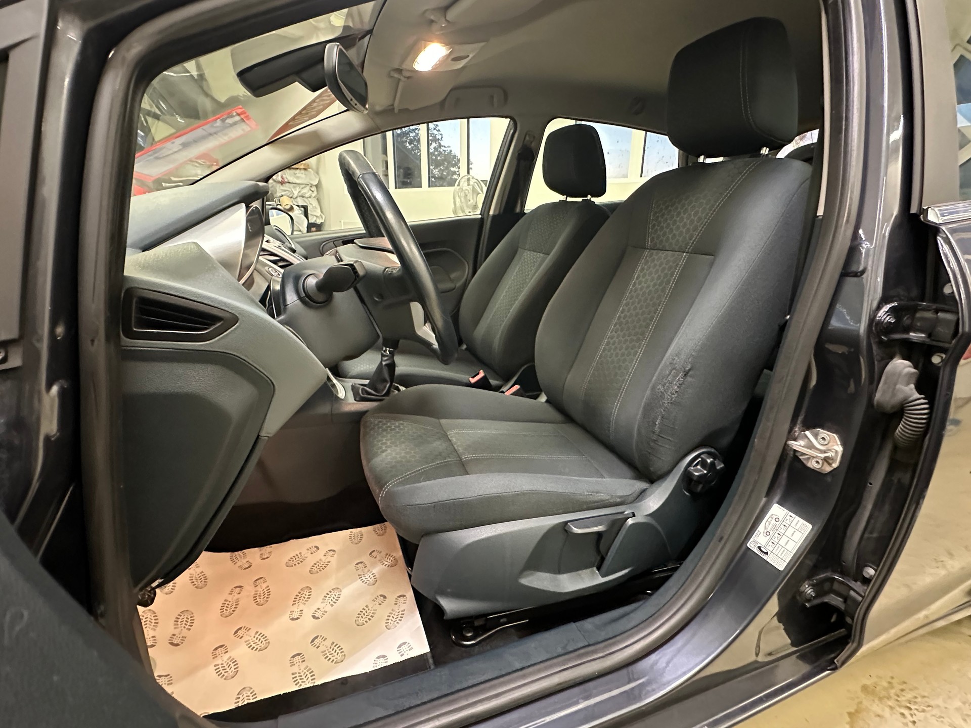 FORD Fiesta 1.4 16V Titanium-image-20
