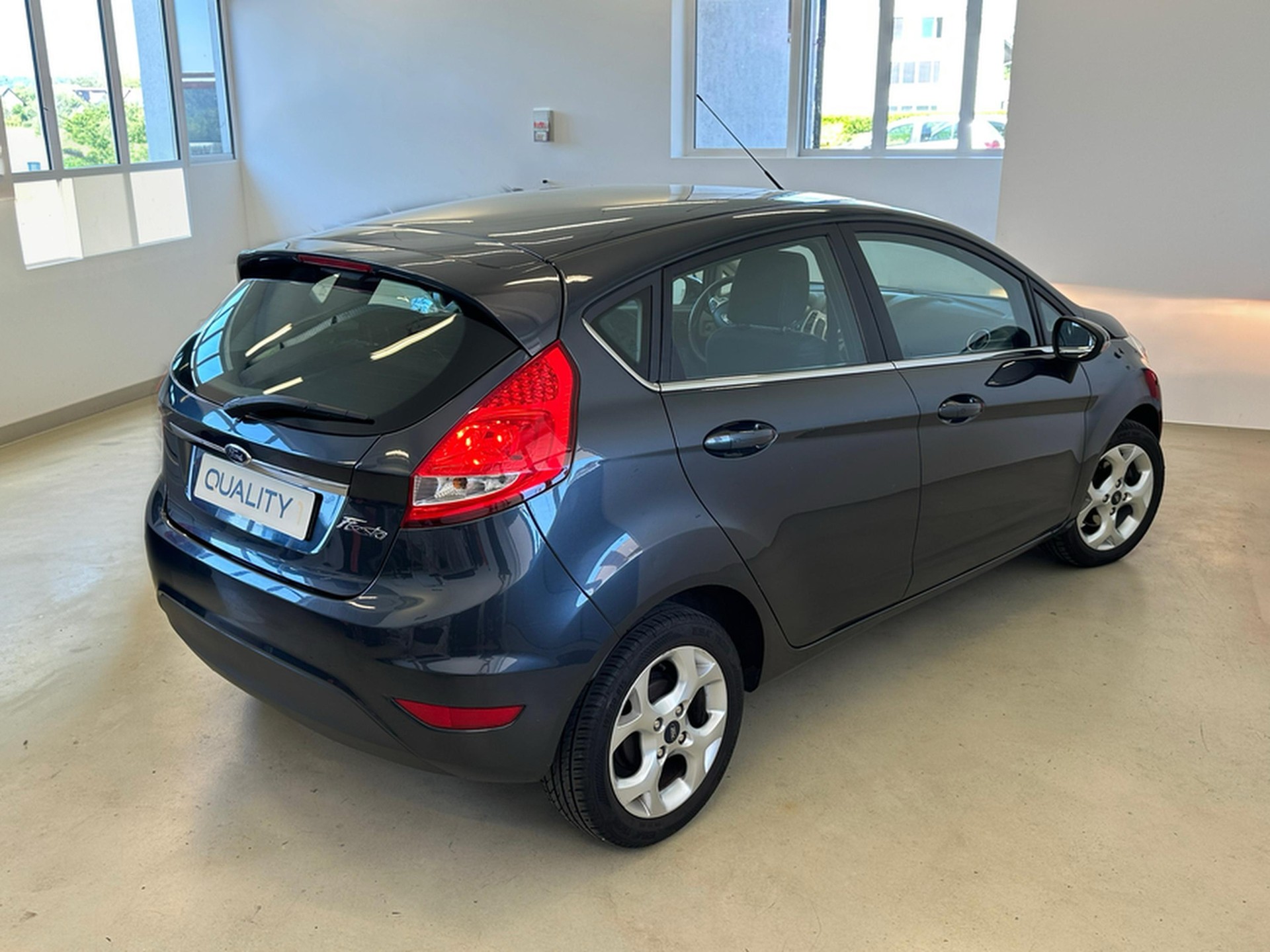 FORD Fiesta 1.4 16V Titanium-image-11