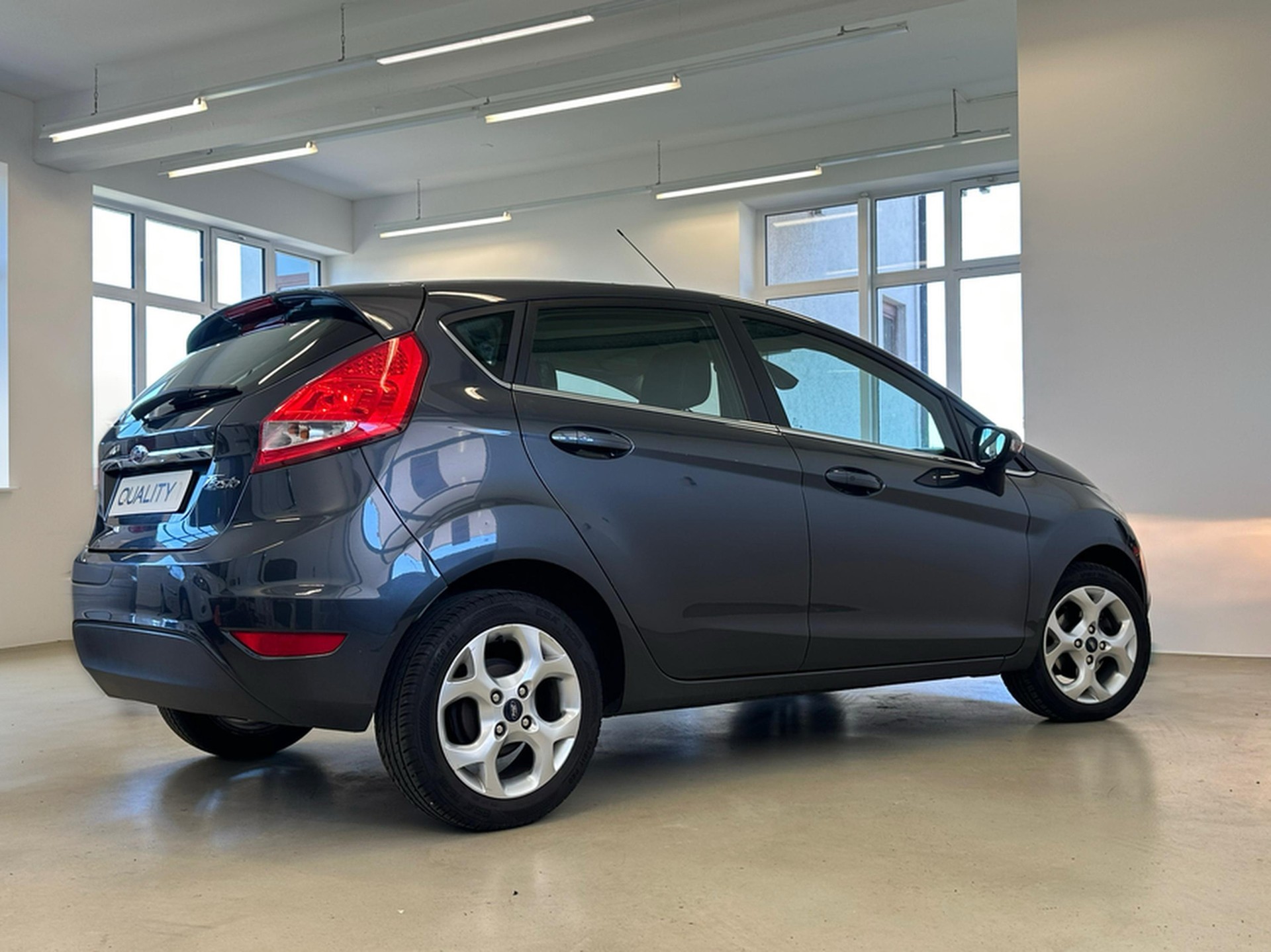 FORD Fiesta 1.4 16V Titanium-image-16