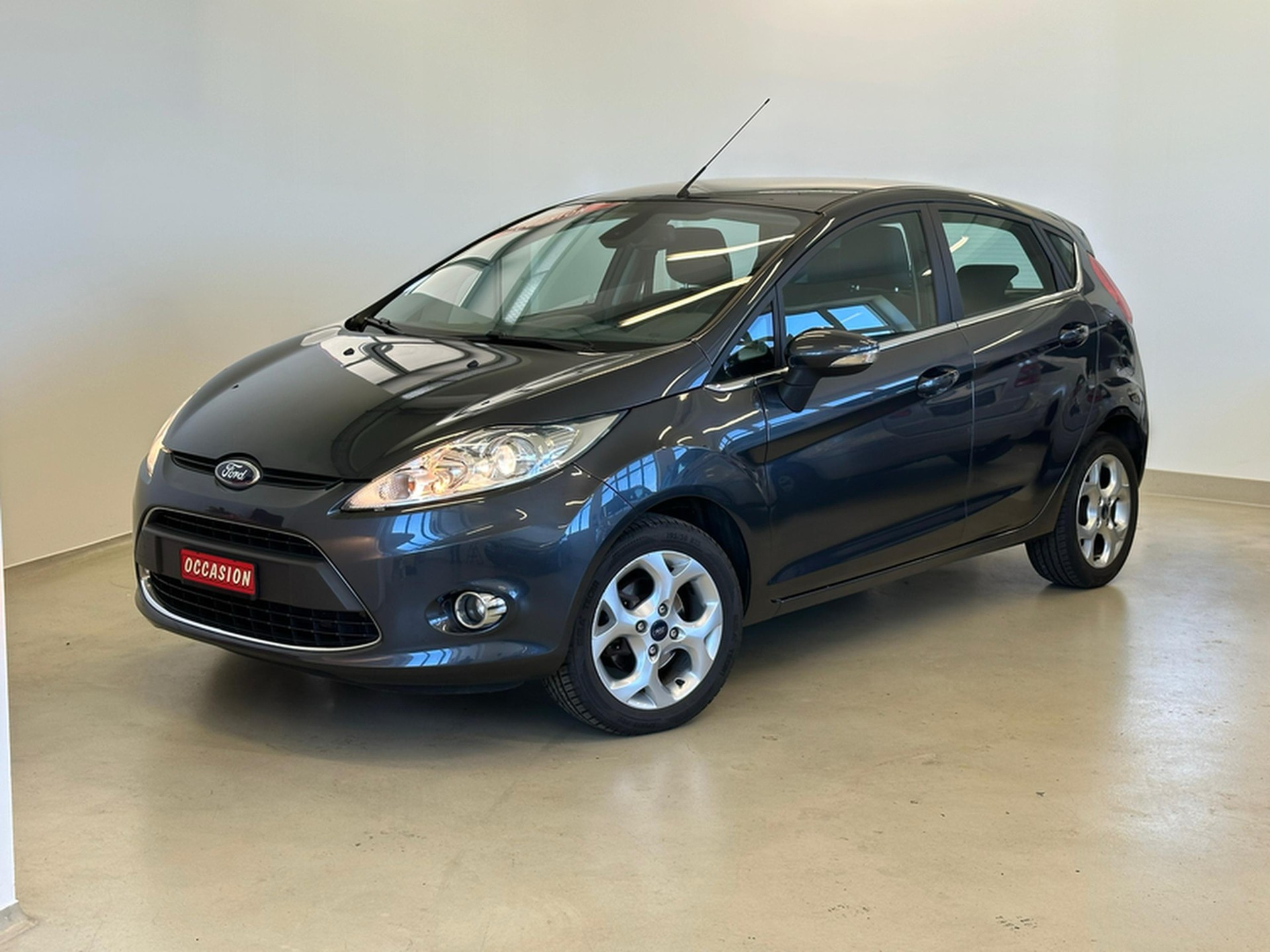 FORD Fiesta 1.4 16V Titanium-showroom-element-1