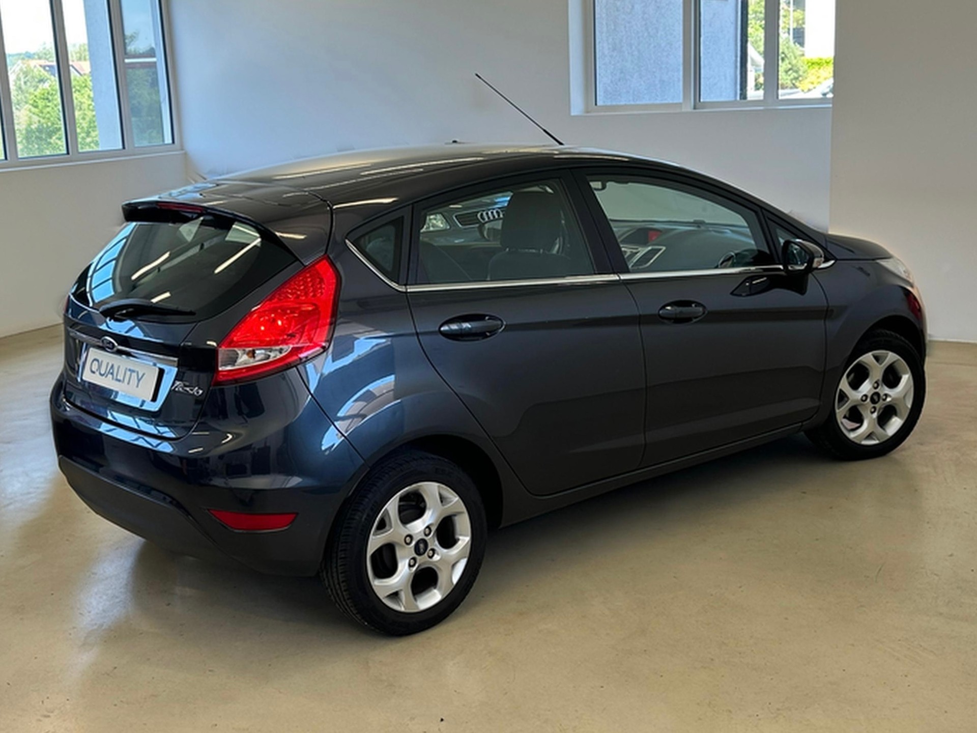 FORD Fiesta 1.4 16V Titanium-image-9