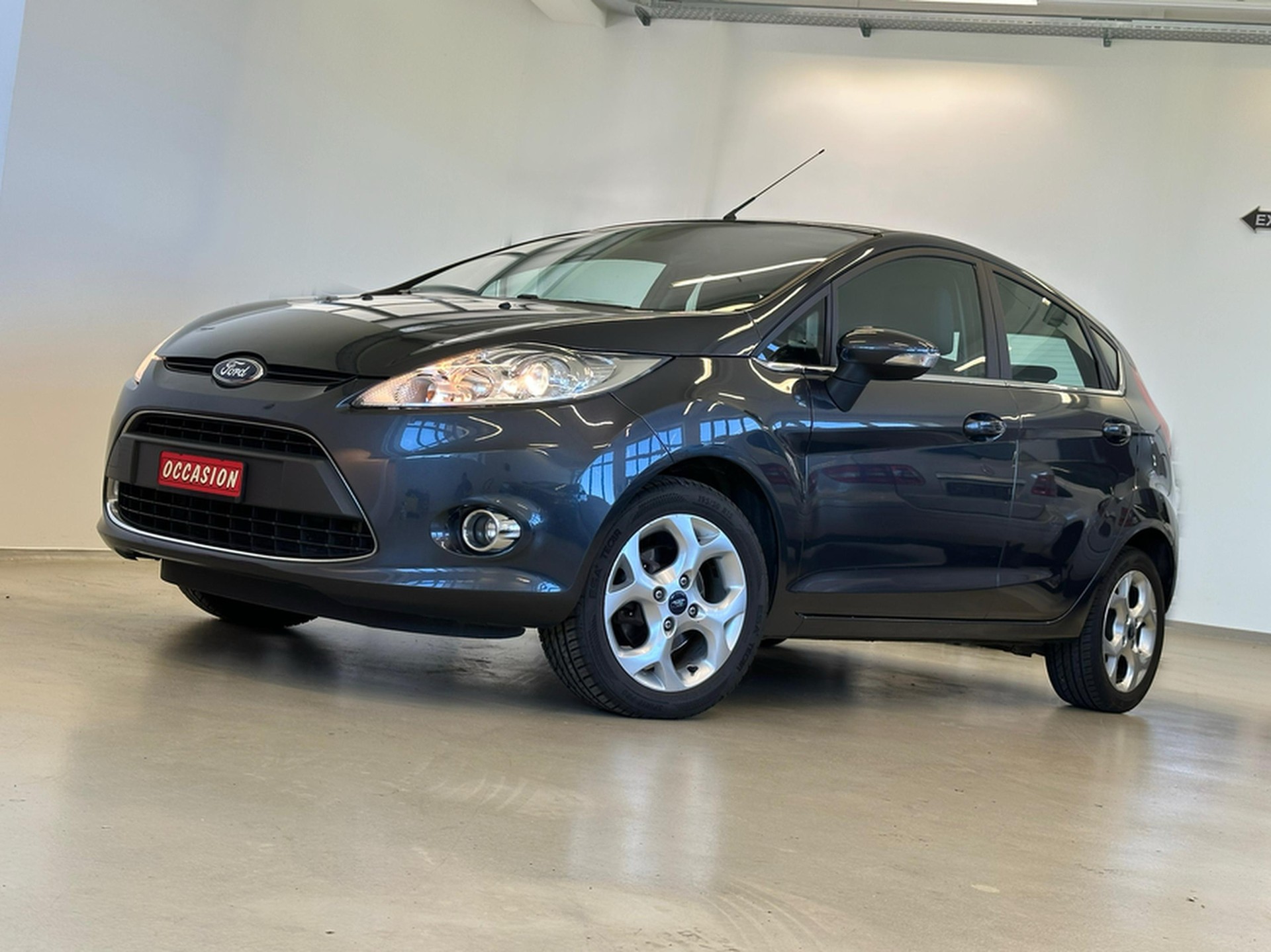 FORD Fiesta 1.4 16V Titanium-showroom-element-3