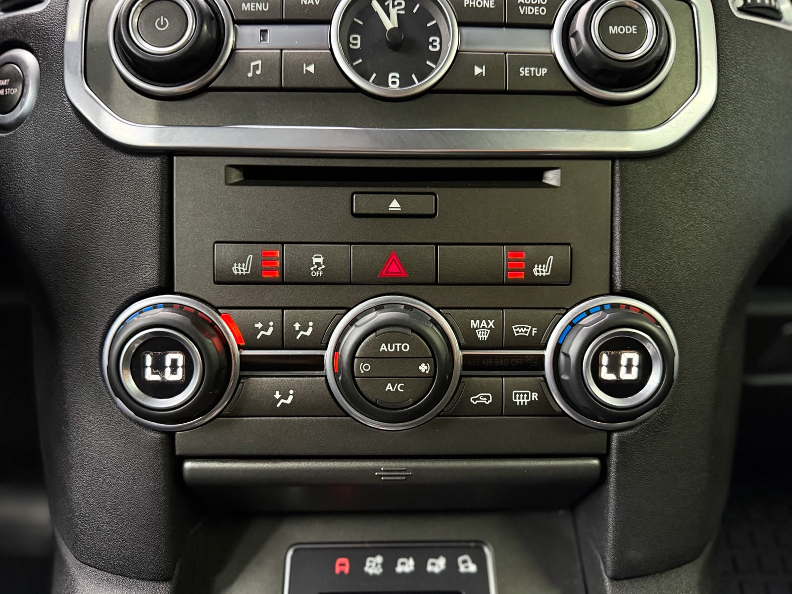 LAND ROVER Discovery 3.0 SDV6 SE Automatic *AHK*-image-16